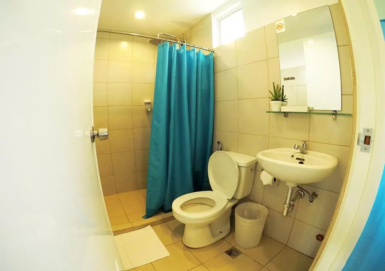 Bathroom in Maayo Argao