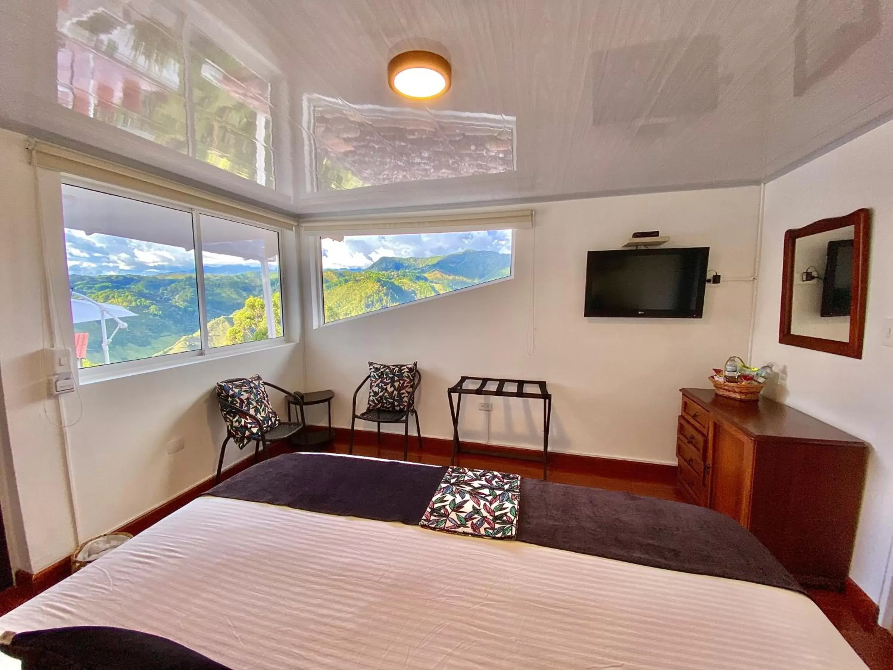 Photo of the whole room, Bed in Hotel El Mirador del Cocora