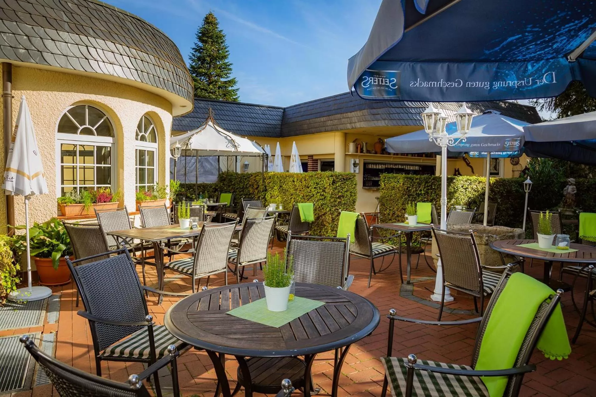 Restaurant/places to eat in Hotel-Restaurant Zur Krone