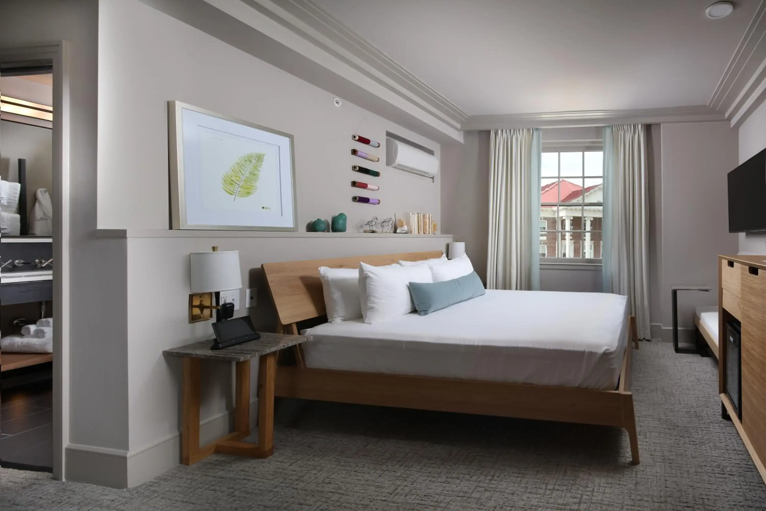 King Room in Hotel Weyanoke King Room in Hotel Weyanoke