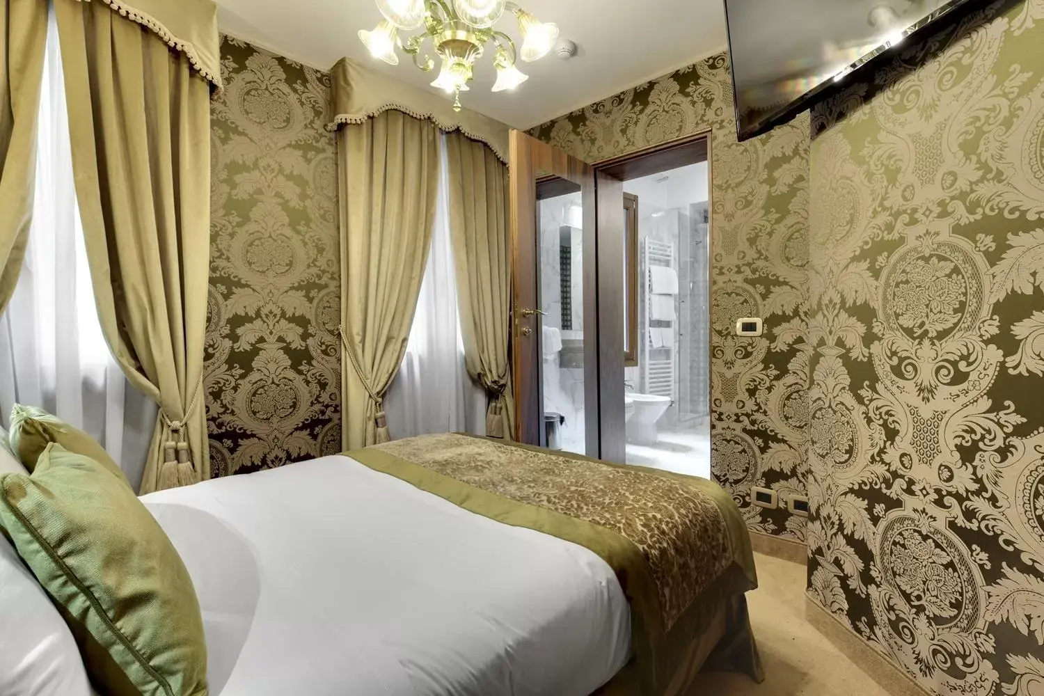 Bed in Hotel Casanova