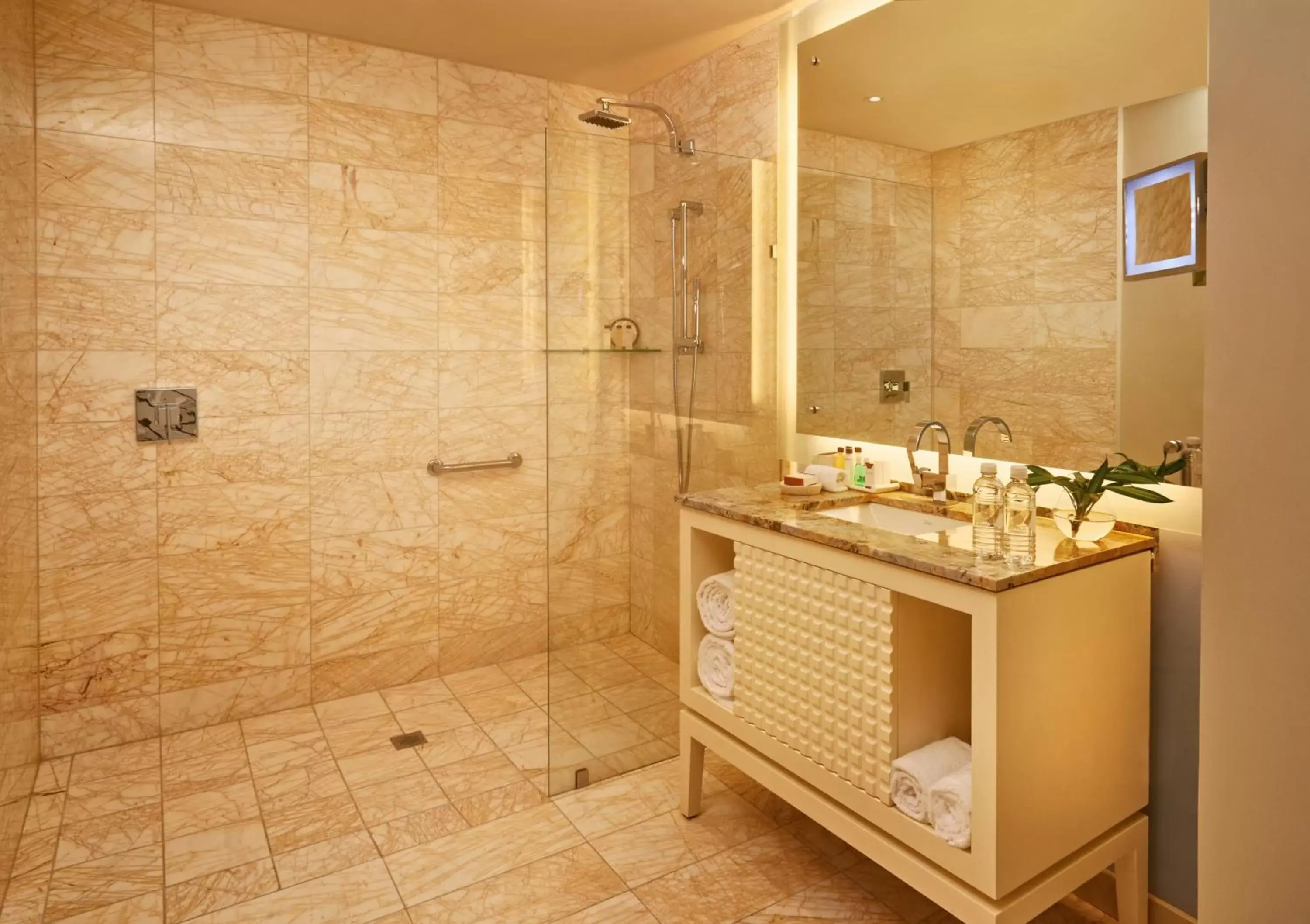 Bathroom in Global Hotel Panama