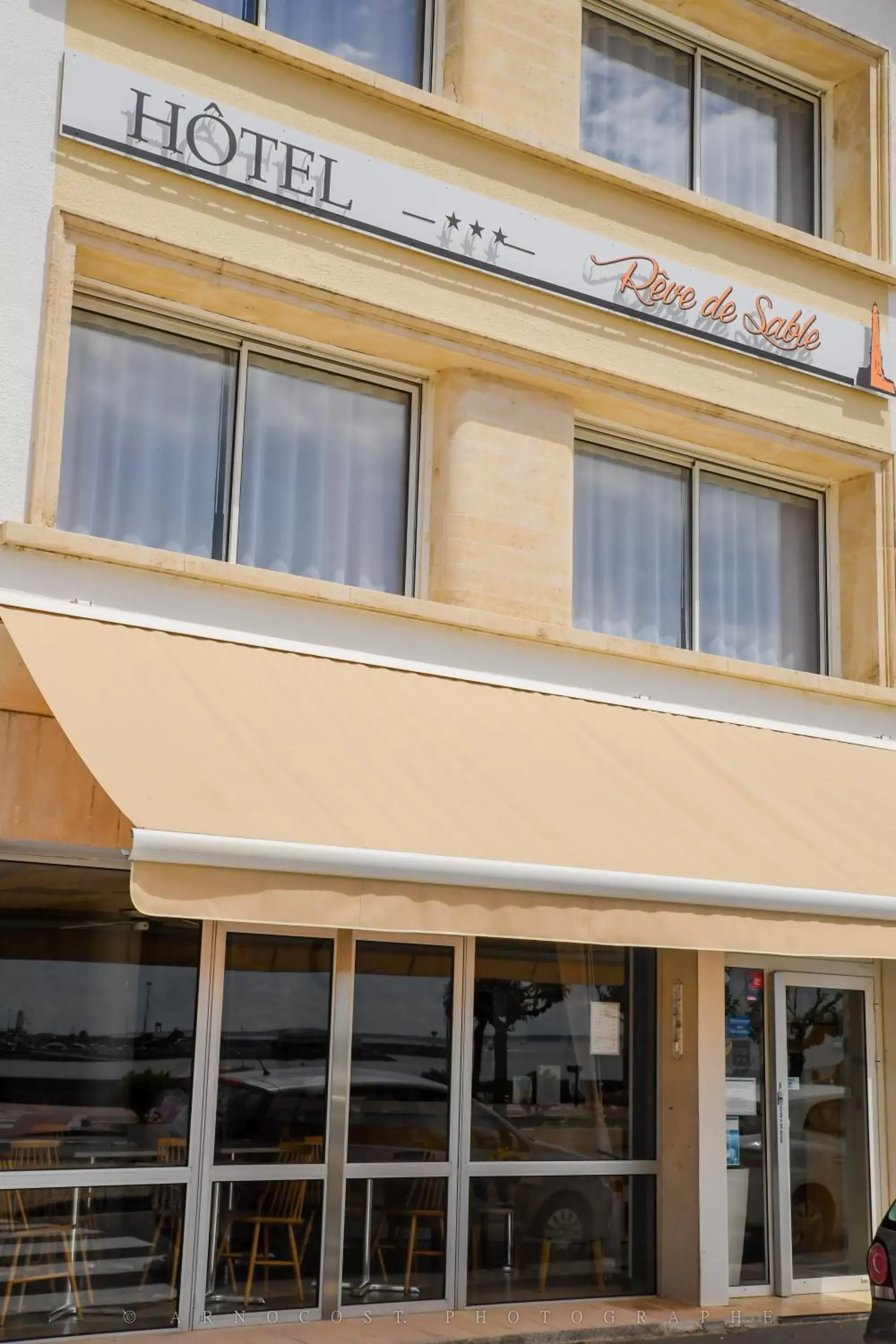 Facade/entrance, Property Building in Logis Hôtel Rêve de Sable