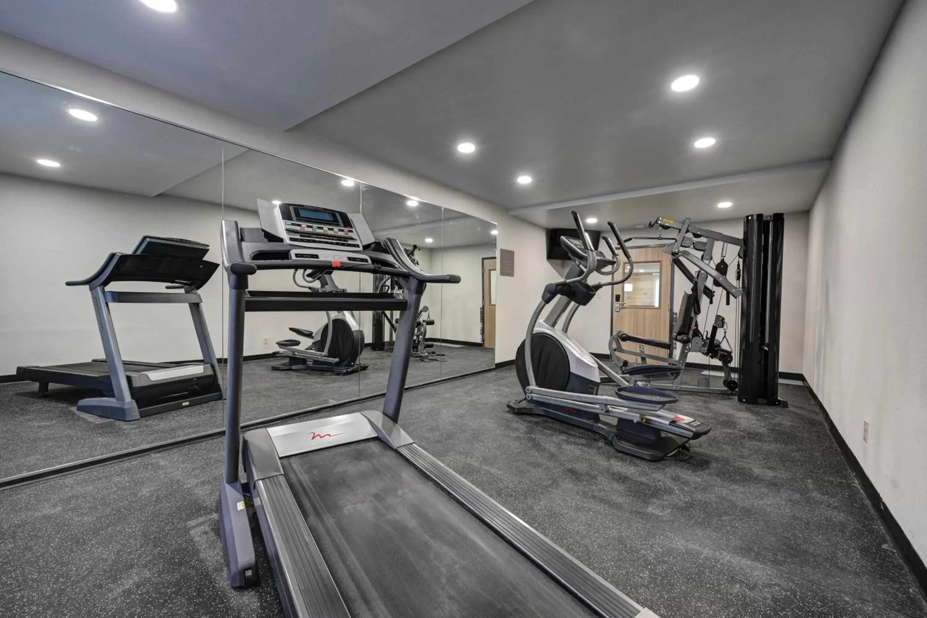 Fitness Center/Facilities in Country Inn & Suites by Radisson, Pierre, SD