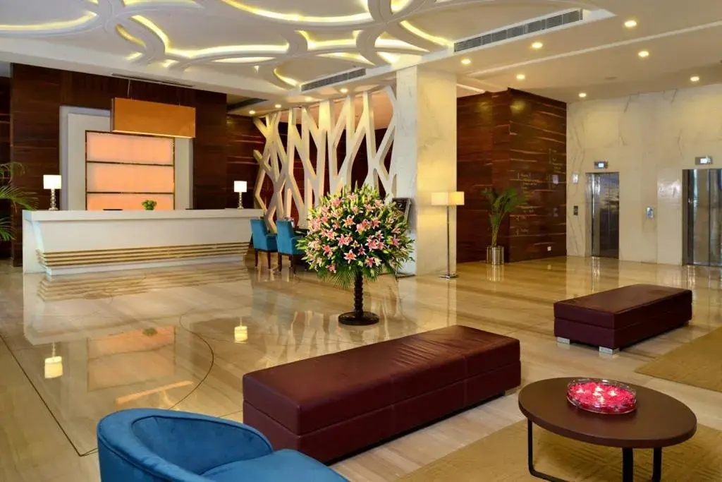 Lobby/Reception in Golden Tulip Lucknow