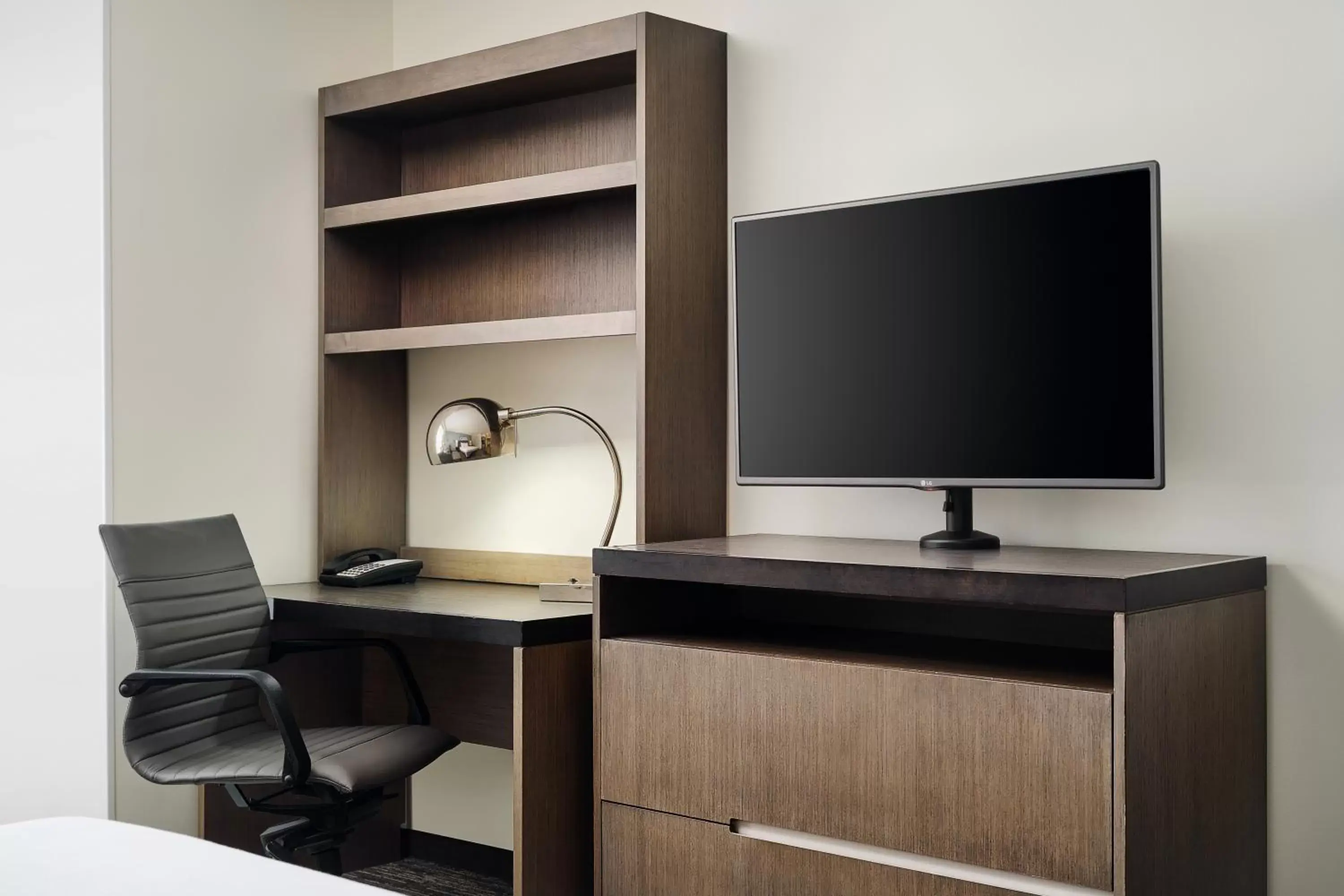 Bedroom, TV/Entertainment Center in Hyatt House Atlanta Downtown