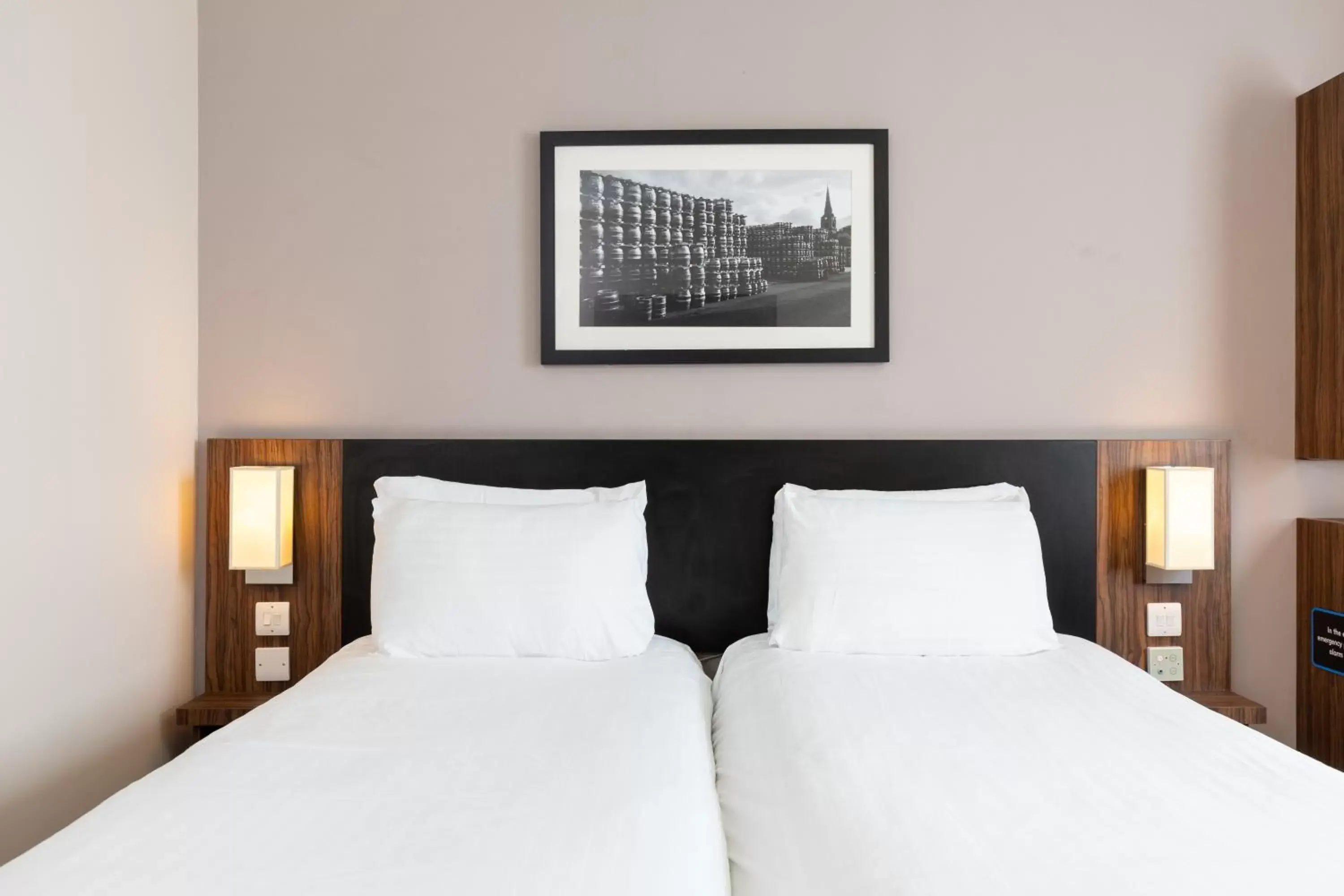 Bedroom, Bed in Sweet Chestnut, Dunfermline by Marston's Inns