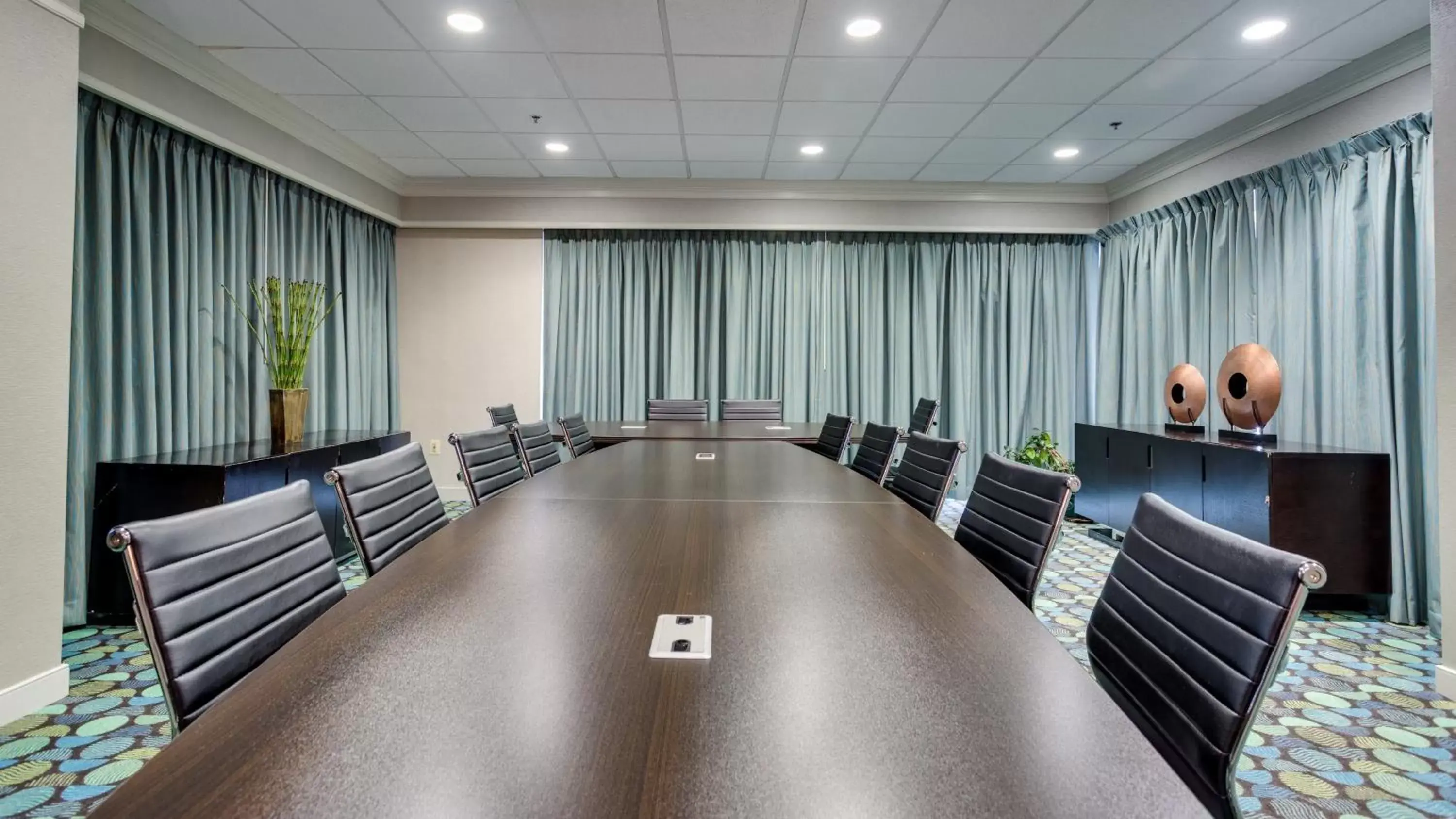 Meeting/conference room in Holiday Inn Express Washington DC SW - Springfield, an IHG Hotel