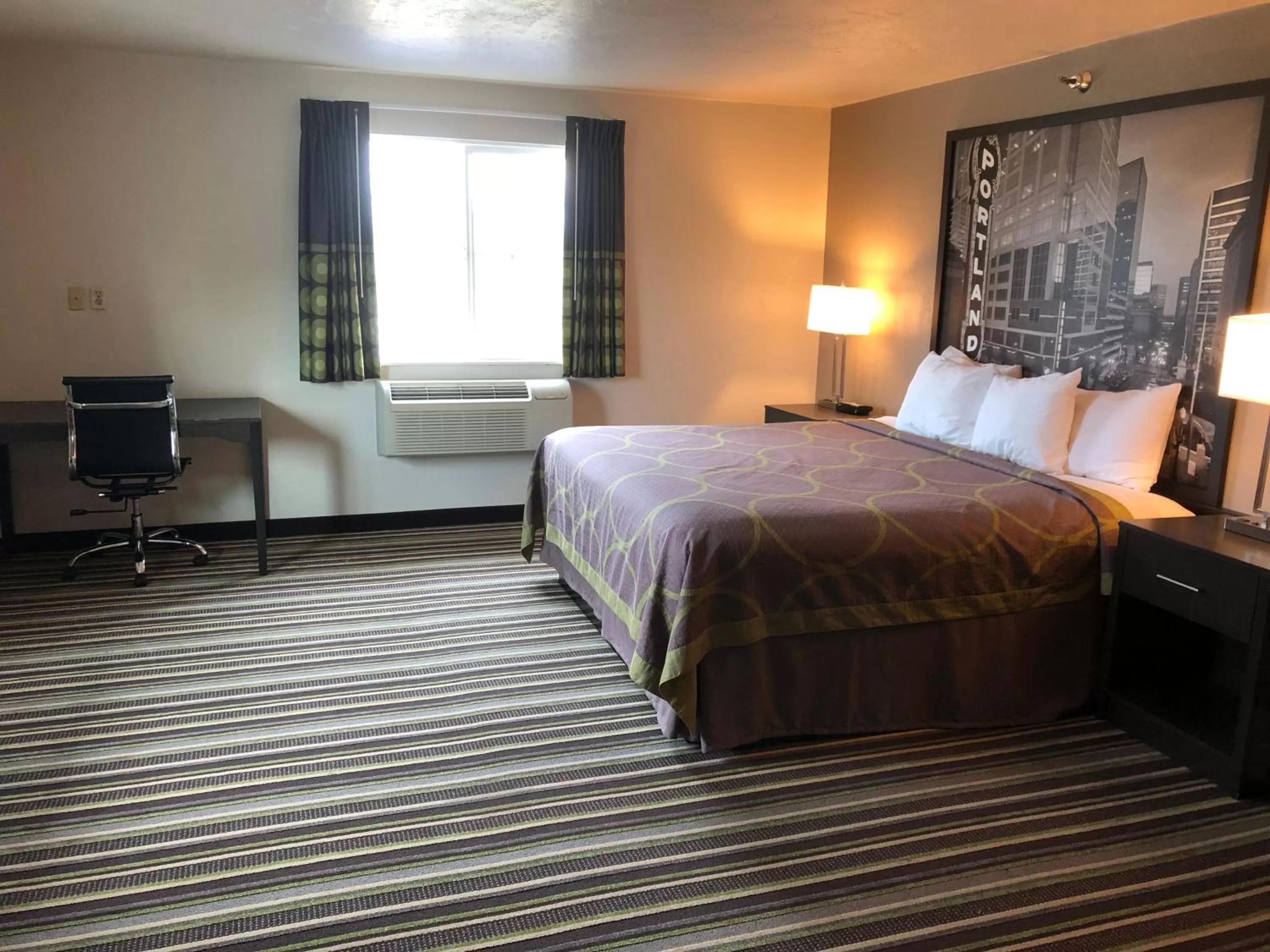 Bedroom, Bed in Super 8 by Wyndham Portland Airport