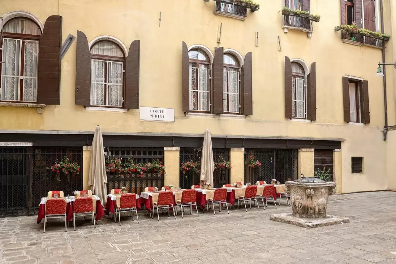 Facade/entrance, Property Building in Hotel Canaletto