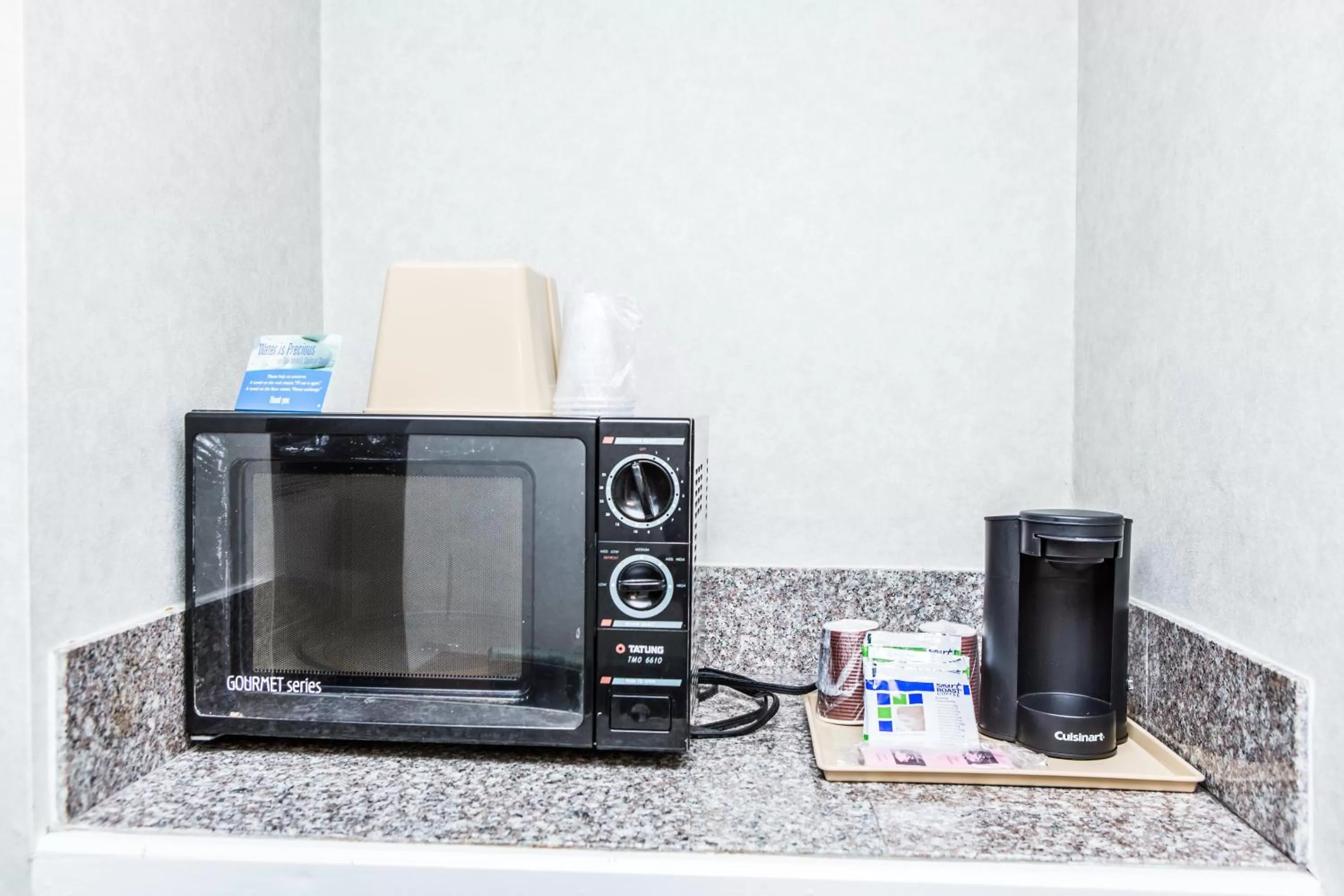 Kitchen or kitchenette in Pelican Inn