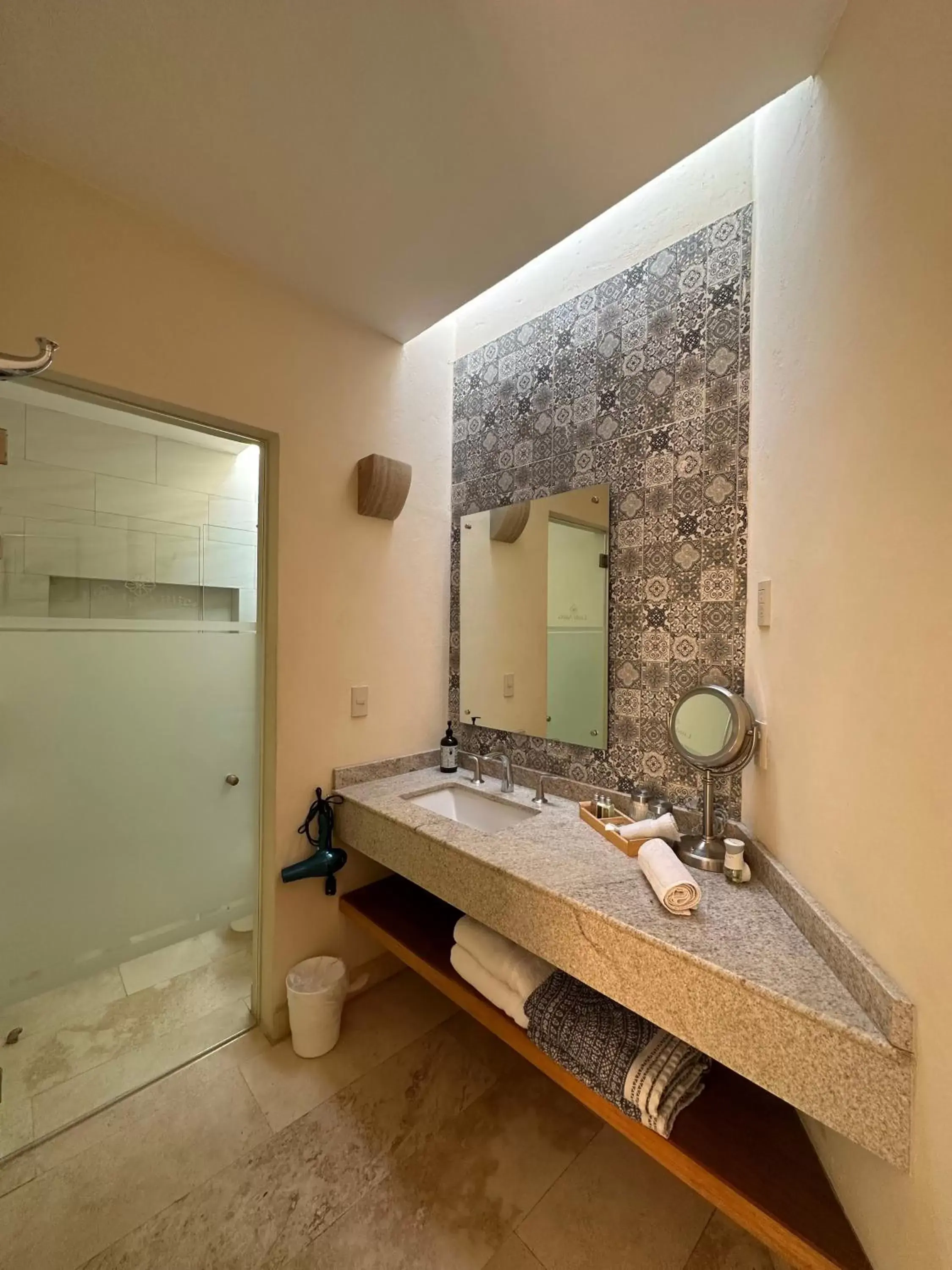 Bathroom in Hotel Lindo Ajijic Bed & Breakfast