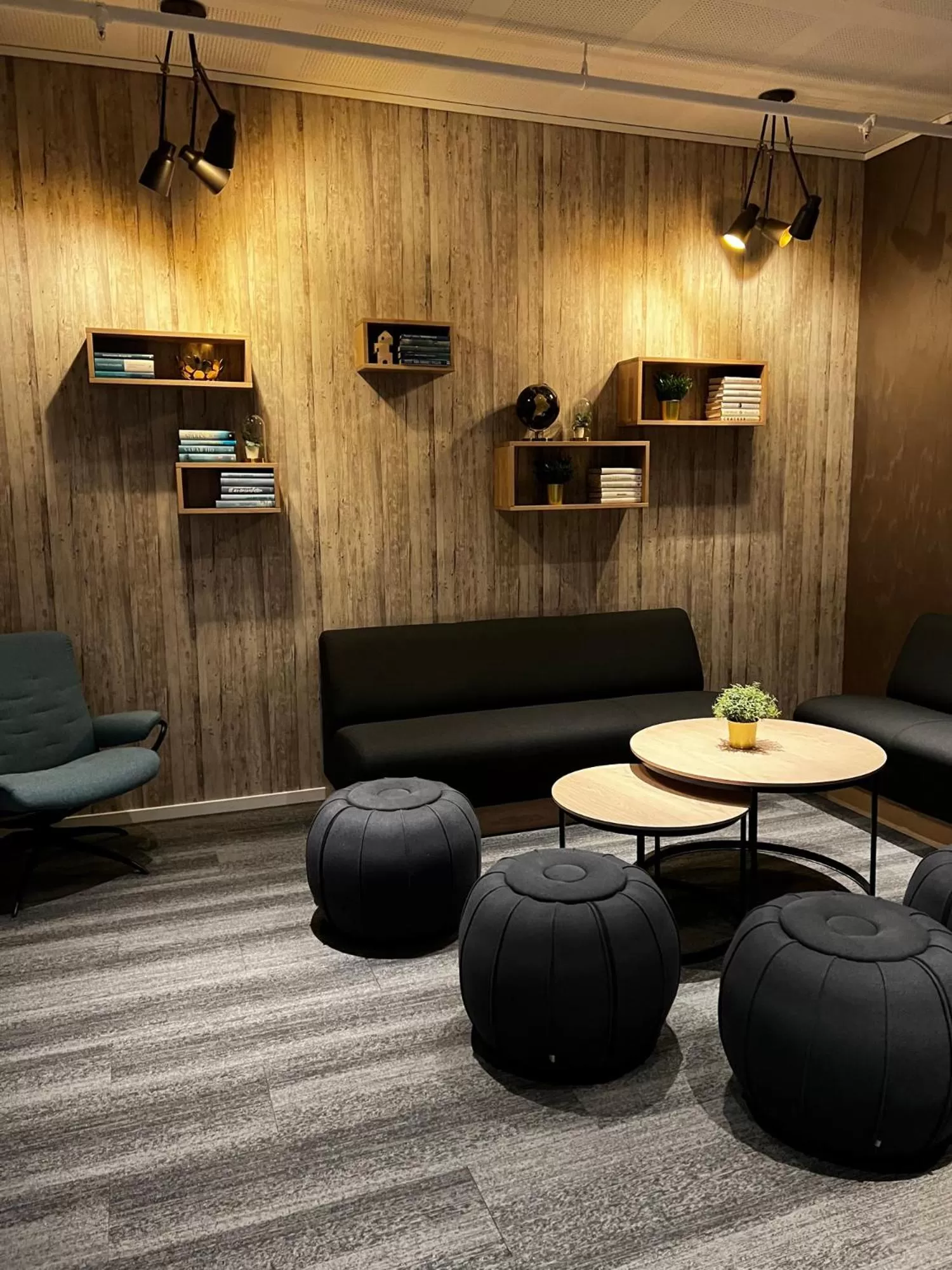 Area and facilities in Frichs Ekspress Åndalsnes