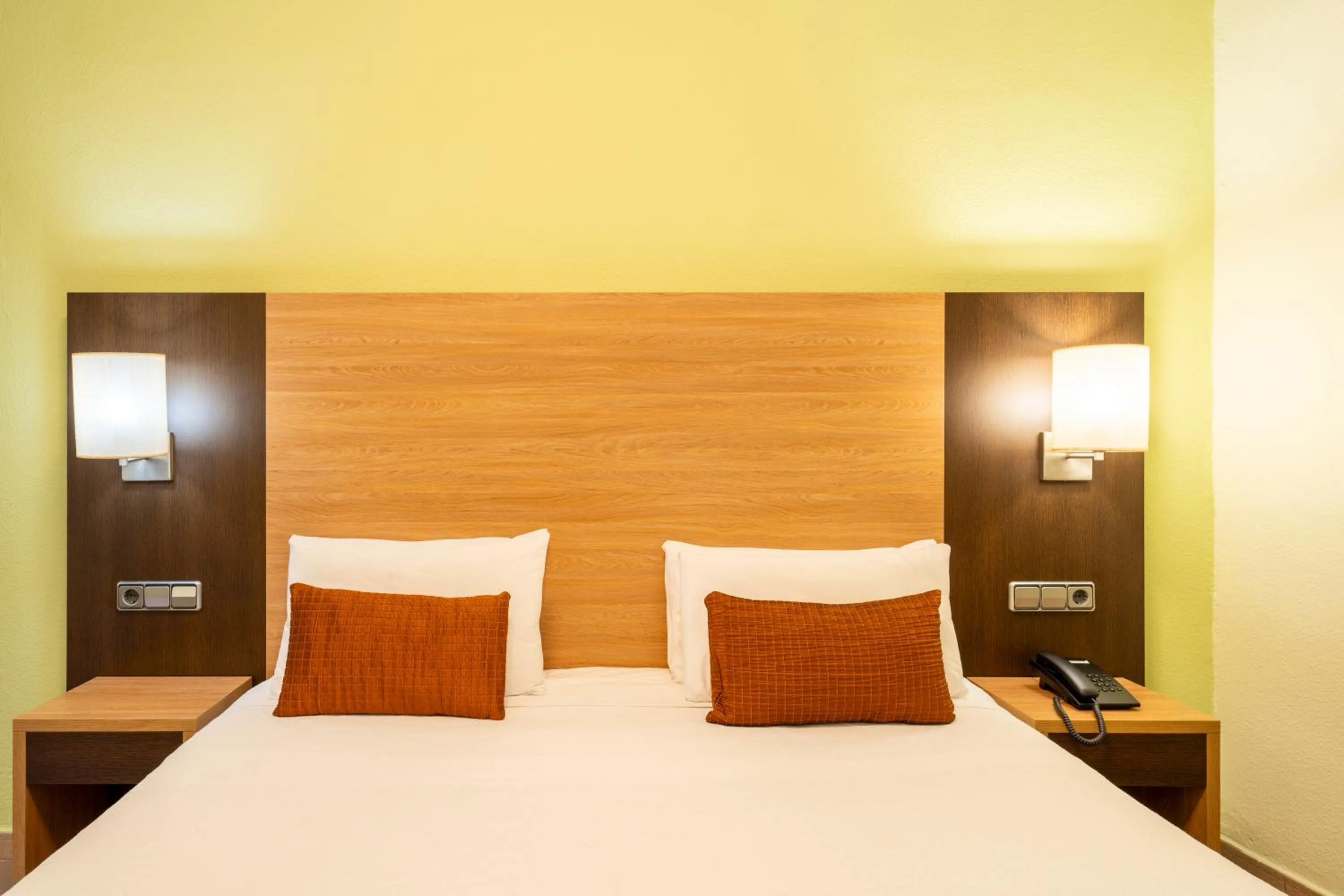 Bedroom, Bed in Hostal Ballesta