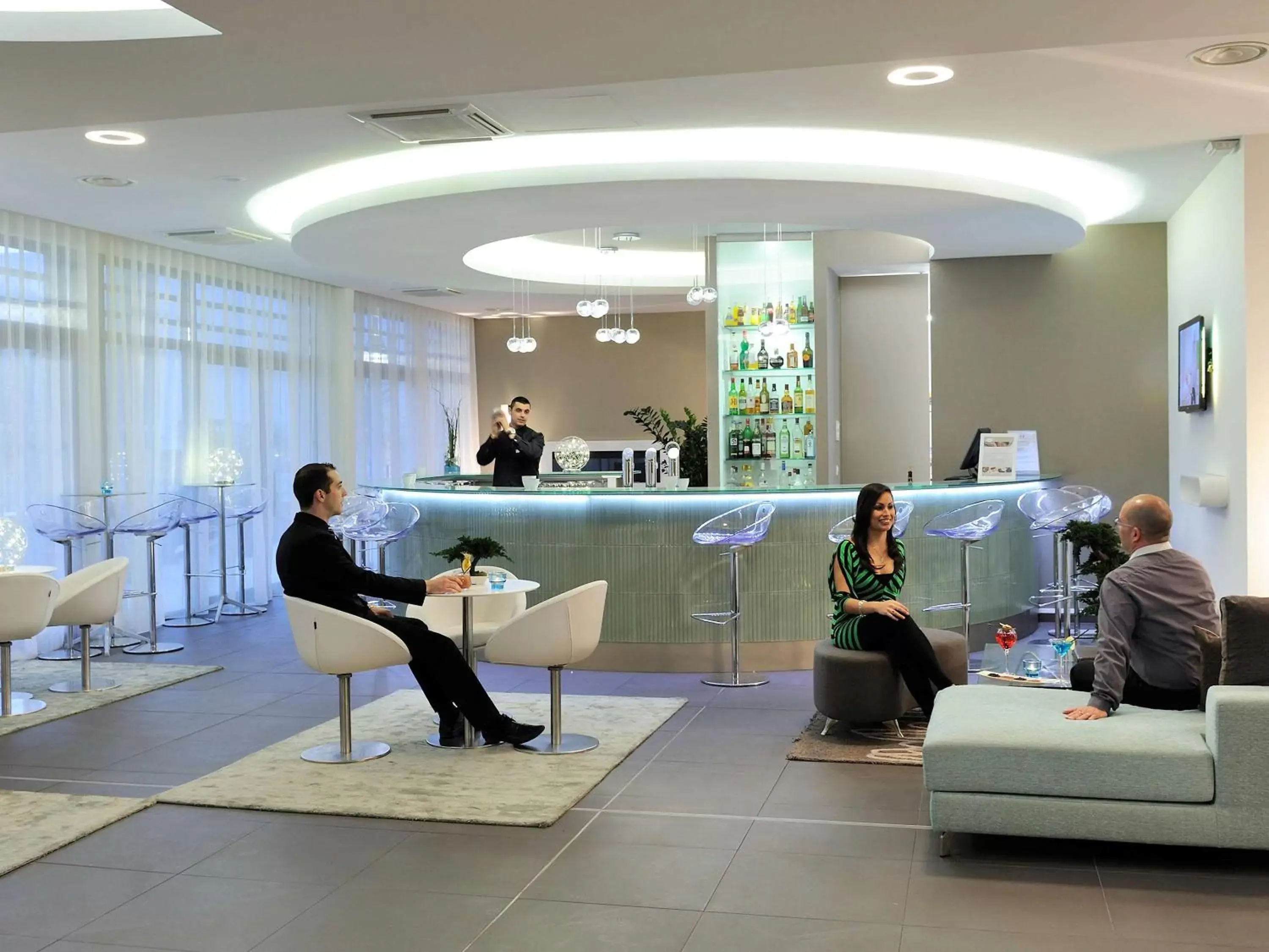 Lounge or bar in Novotel Avignon Centre