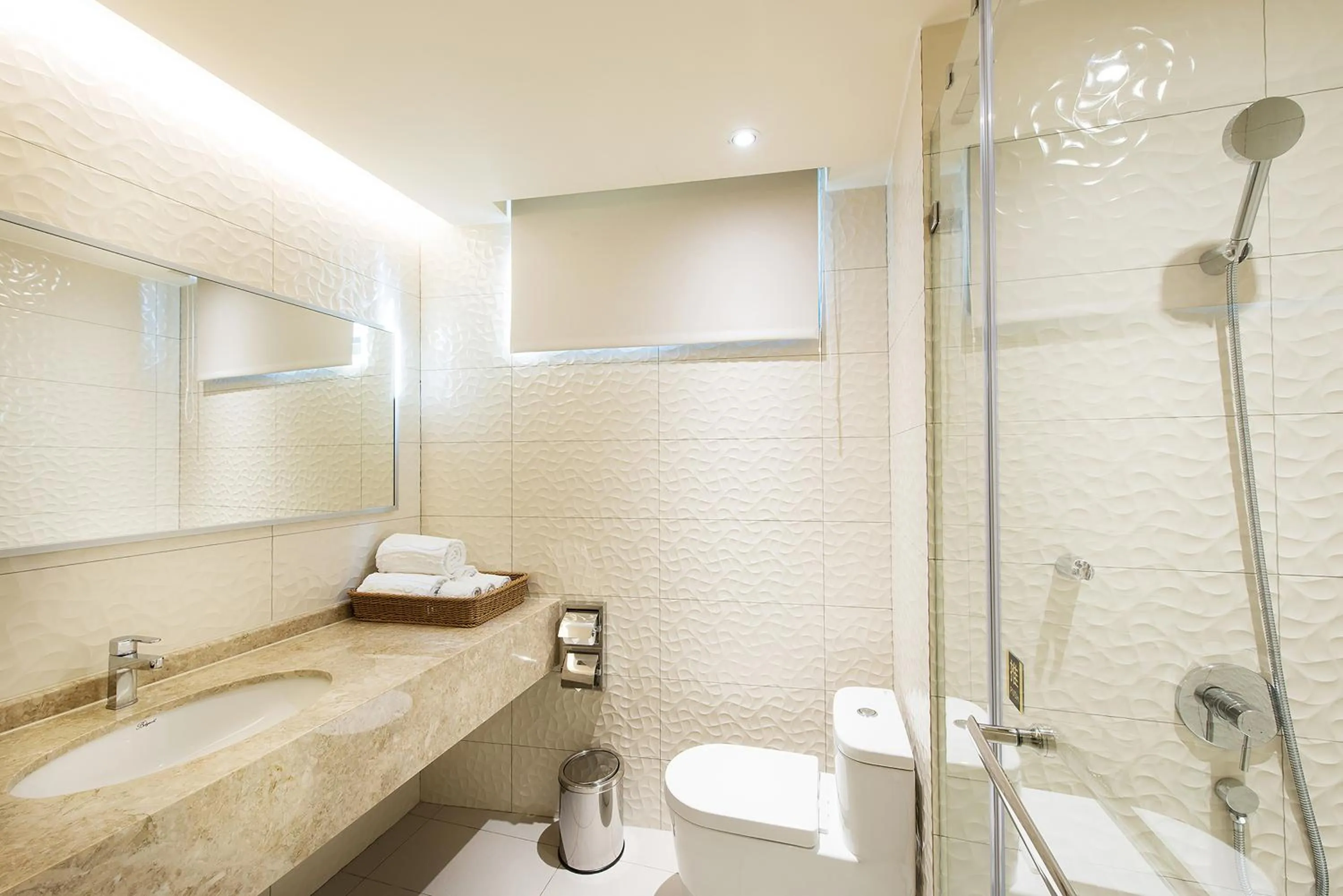 Toilet in HE TI Hotel