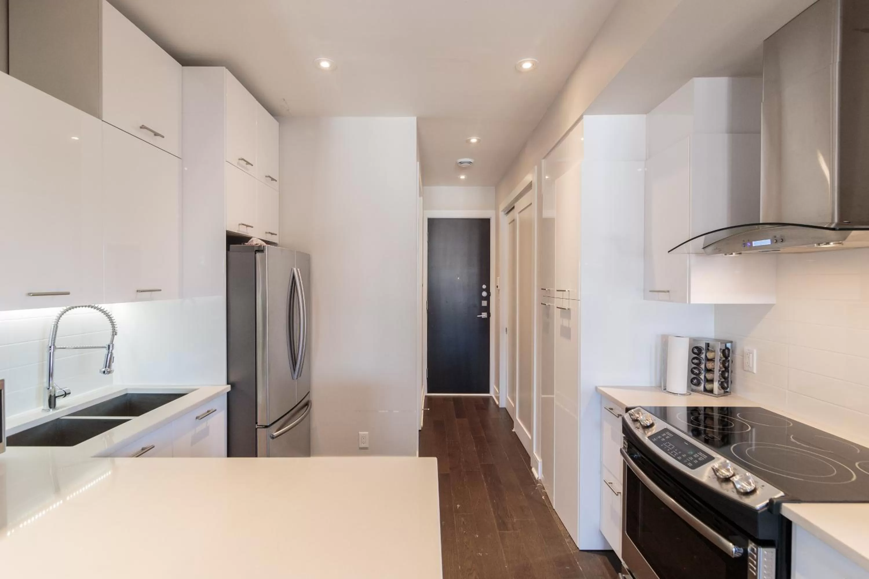 Kitchen or kitchenette in Parc Avenue Lofts