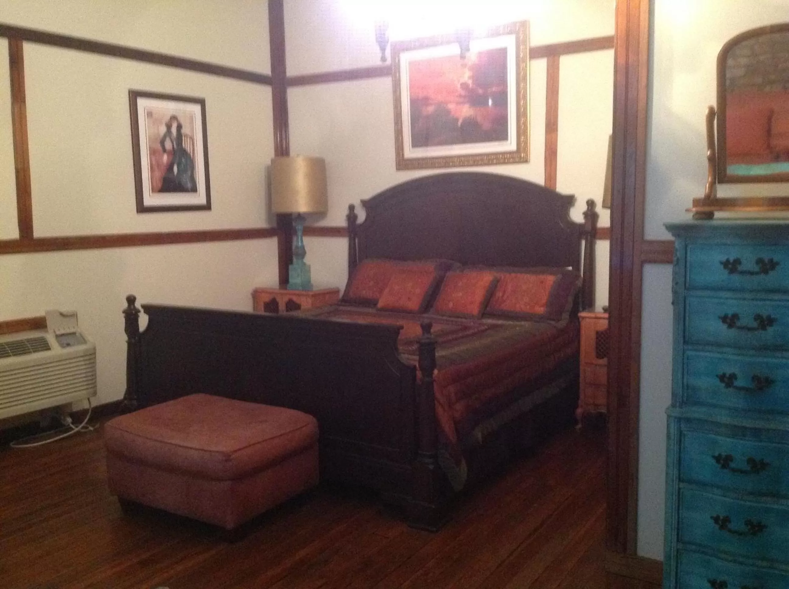 Bed in The Main Street Hotel