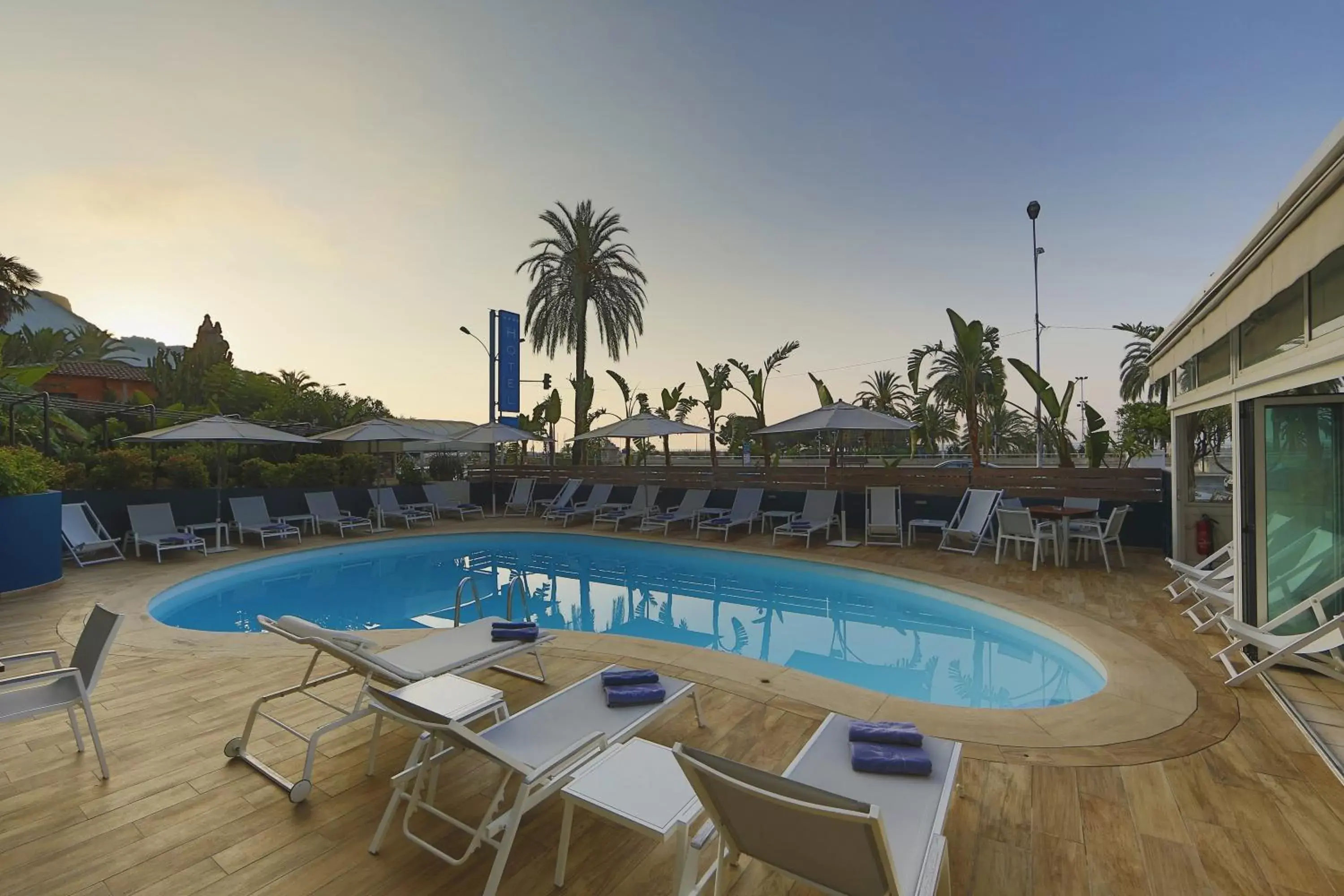 Patio, Swimming Pool in Hotel Napoléon