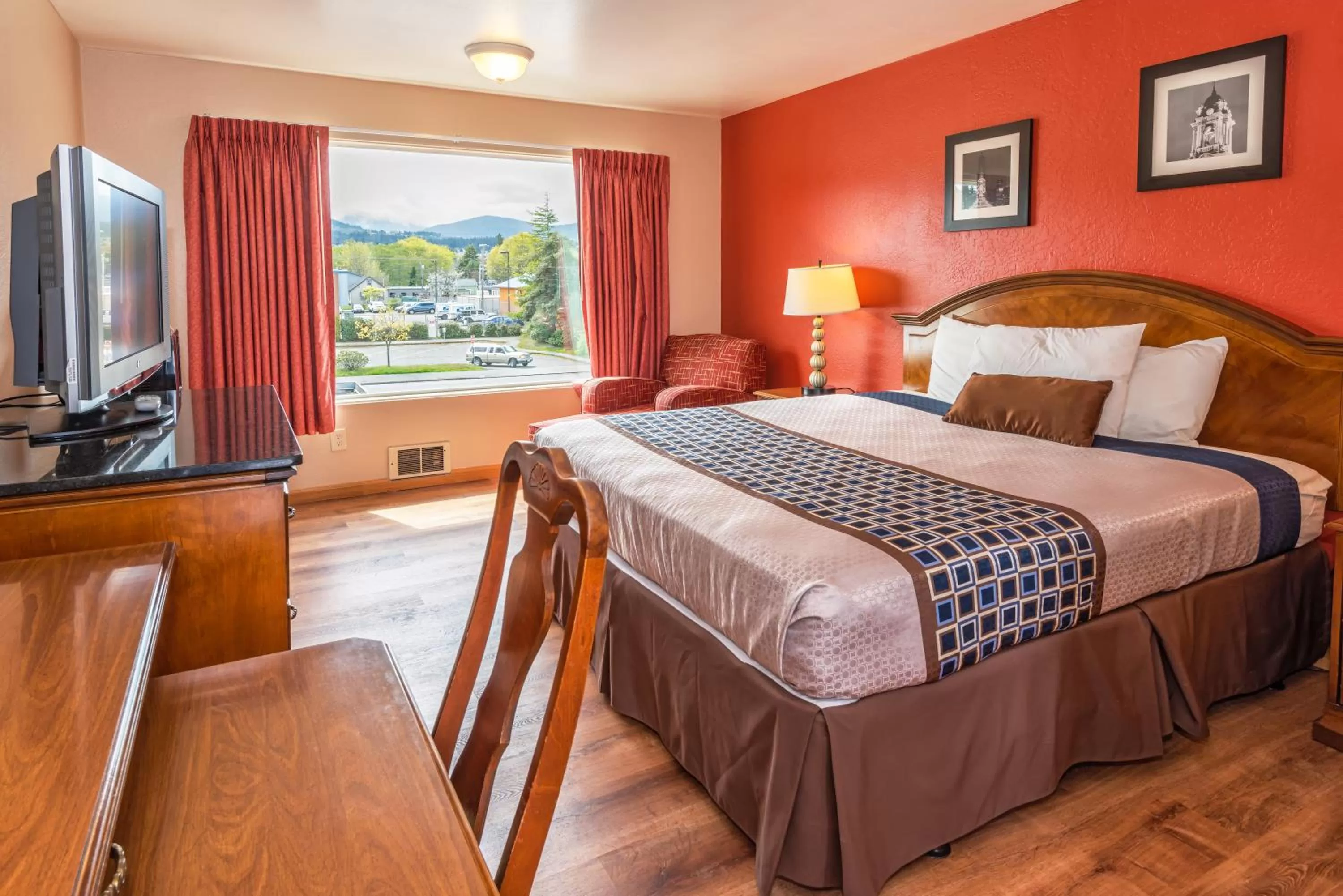 Photo of the whole room, Bed in Flagstone Motel