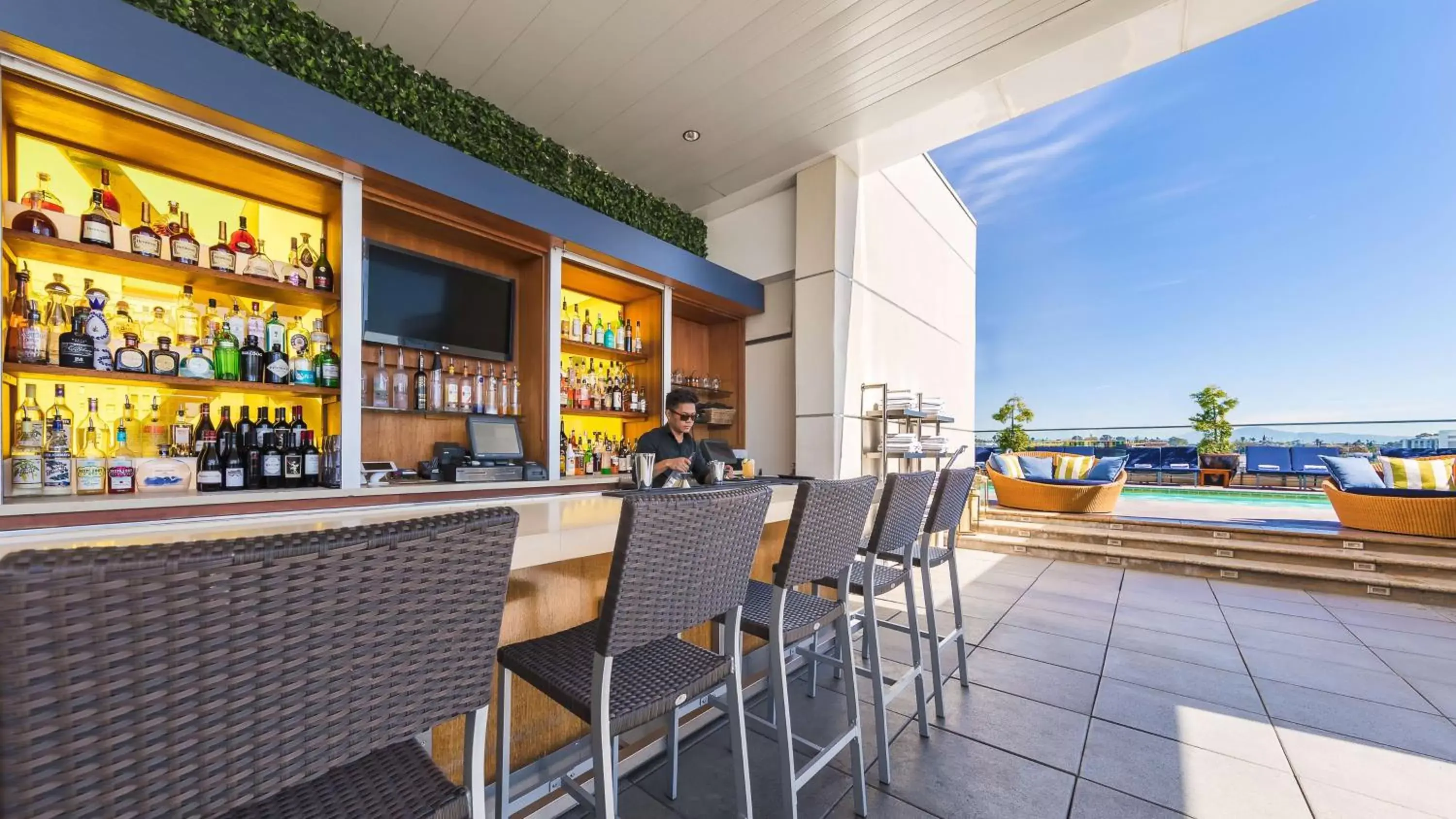Lounge or bar in Andaz San Diego - a Concept by Hyatt