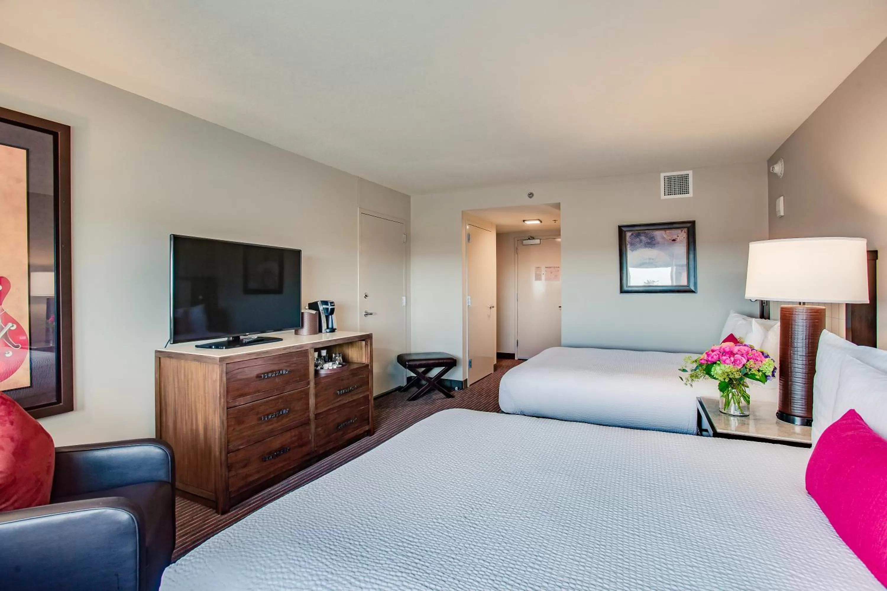 Photo of the whole room, Bed in Overton Hotel and Conference Center