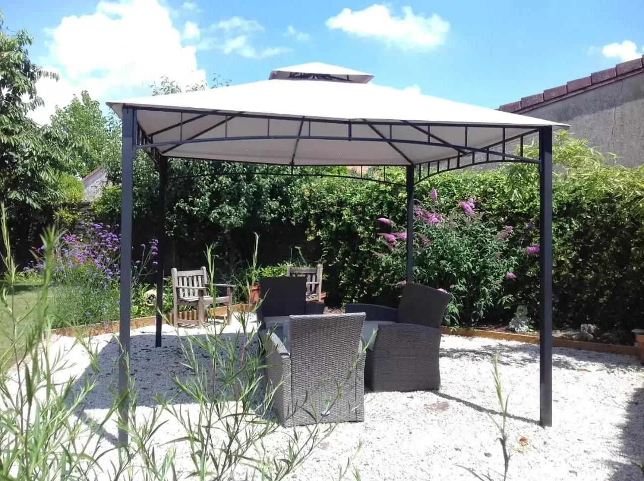 Garden, Patio/Outdoor Area in Chambres d'Hôtes Le Mûrier