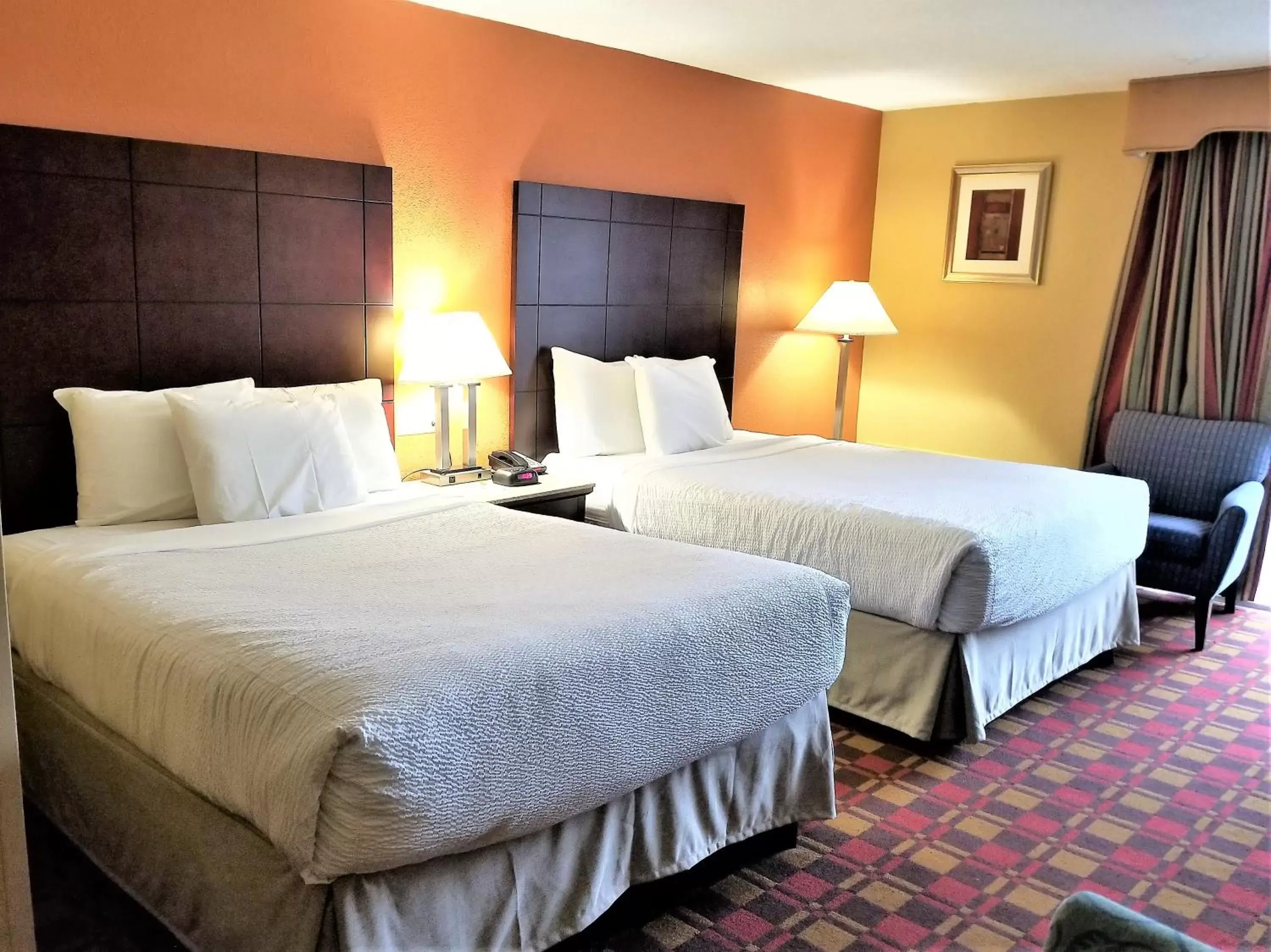 Bed in Howard Johnson by Wyndham Clifton NJ