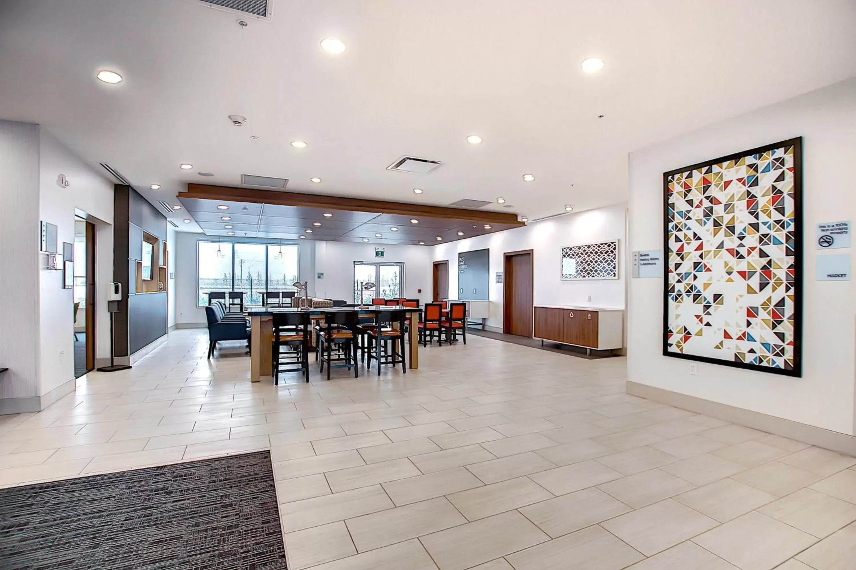 Property building, Restaurant/Places to Eat in Holiday Inn Express & Suites - Calgary Airport Trail NE, an IHG Hotel