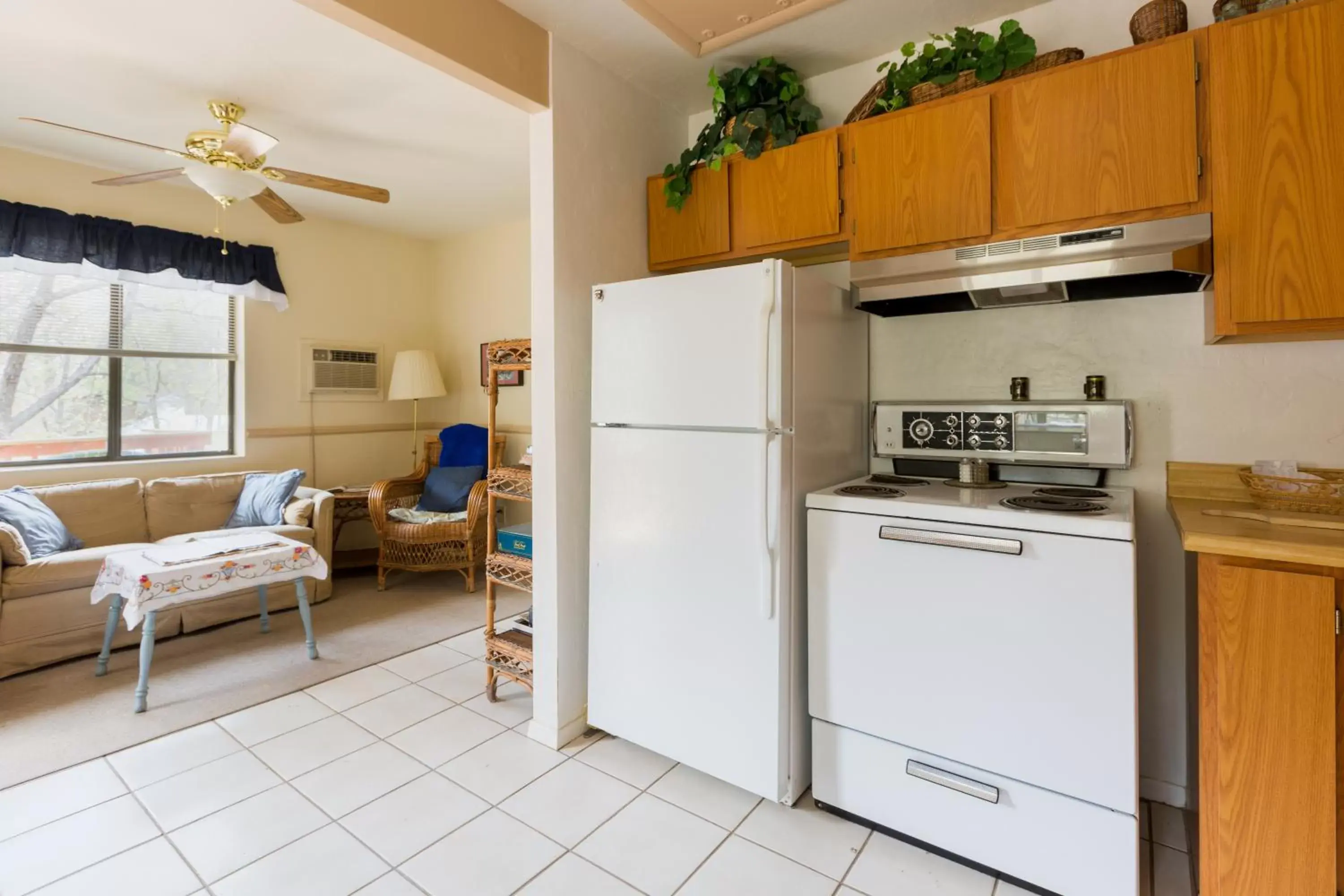 Kitchen/Kitchenette in Crown King Cabins Bradshaw