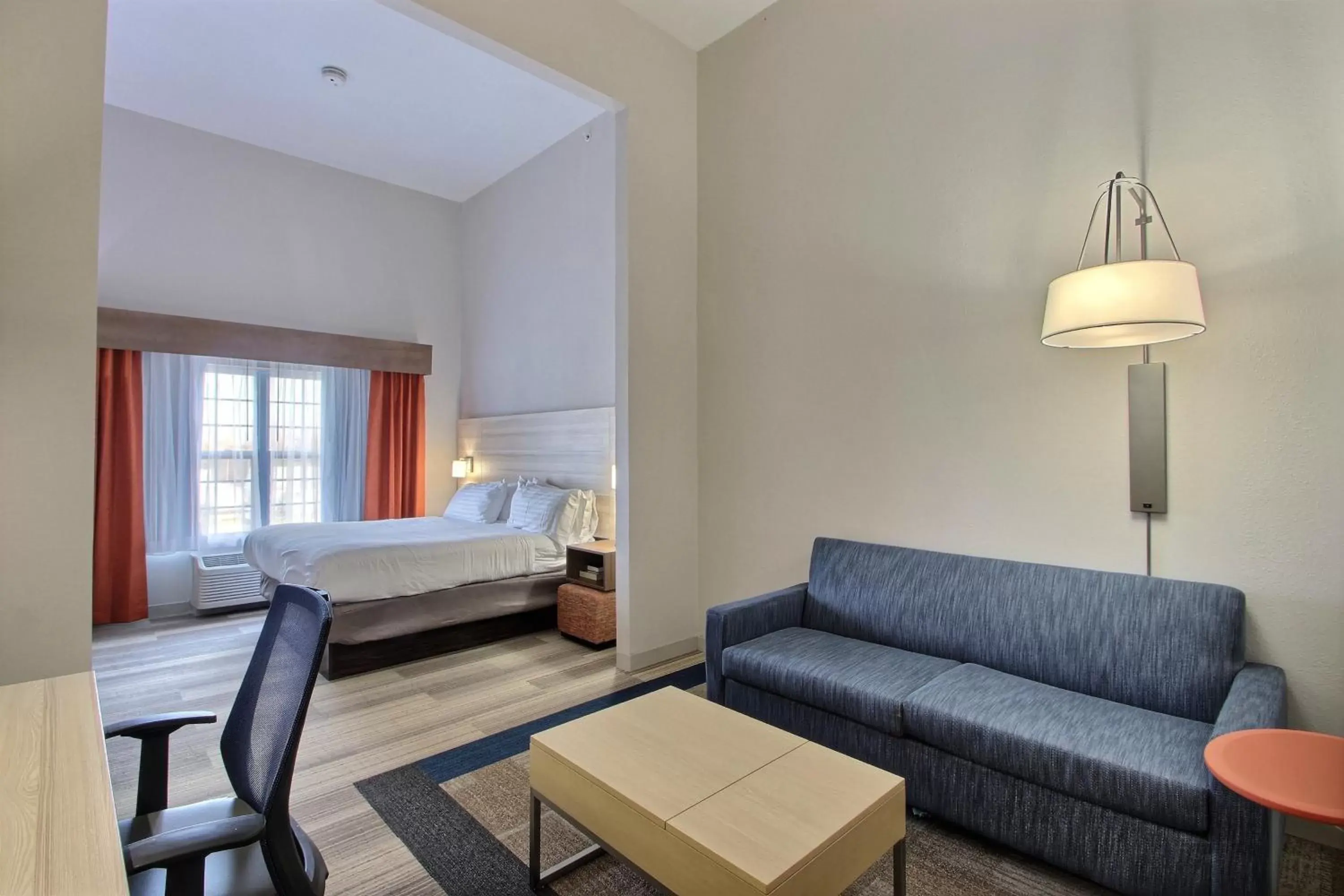Photo of the whole room in Holiday Inn Express Hotel & Suites Milwaukee Airport, an IHG Hotel