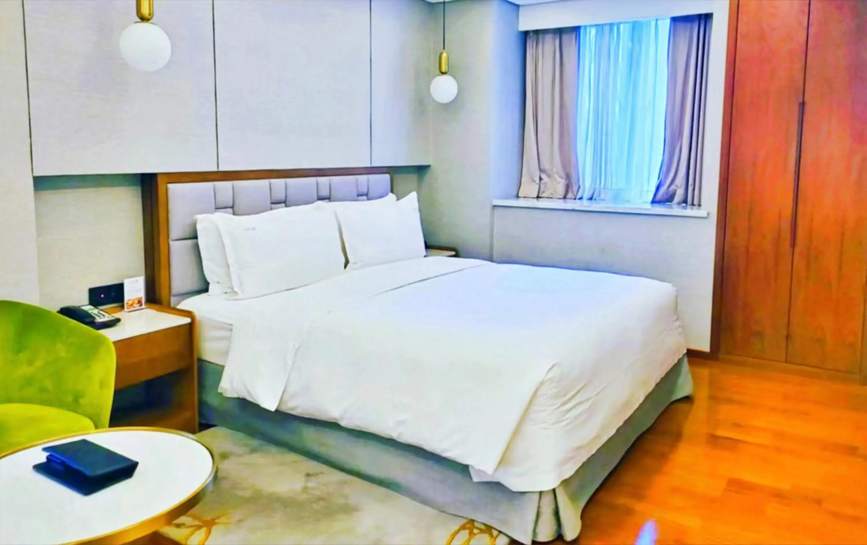 Photo of the whole room, Bed in Holiday Inn Suites Xi'an High-Tech Zone, an IHG Hotel