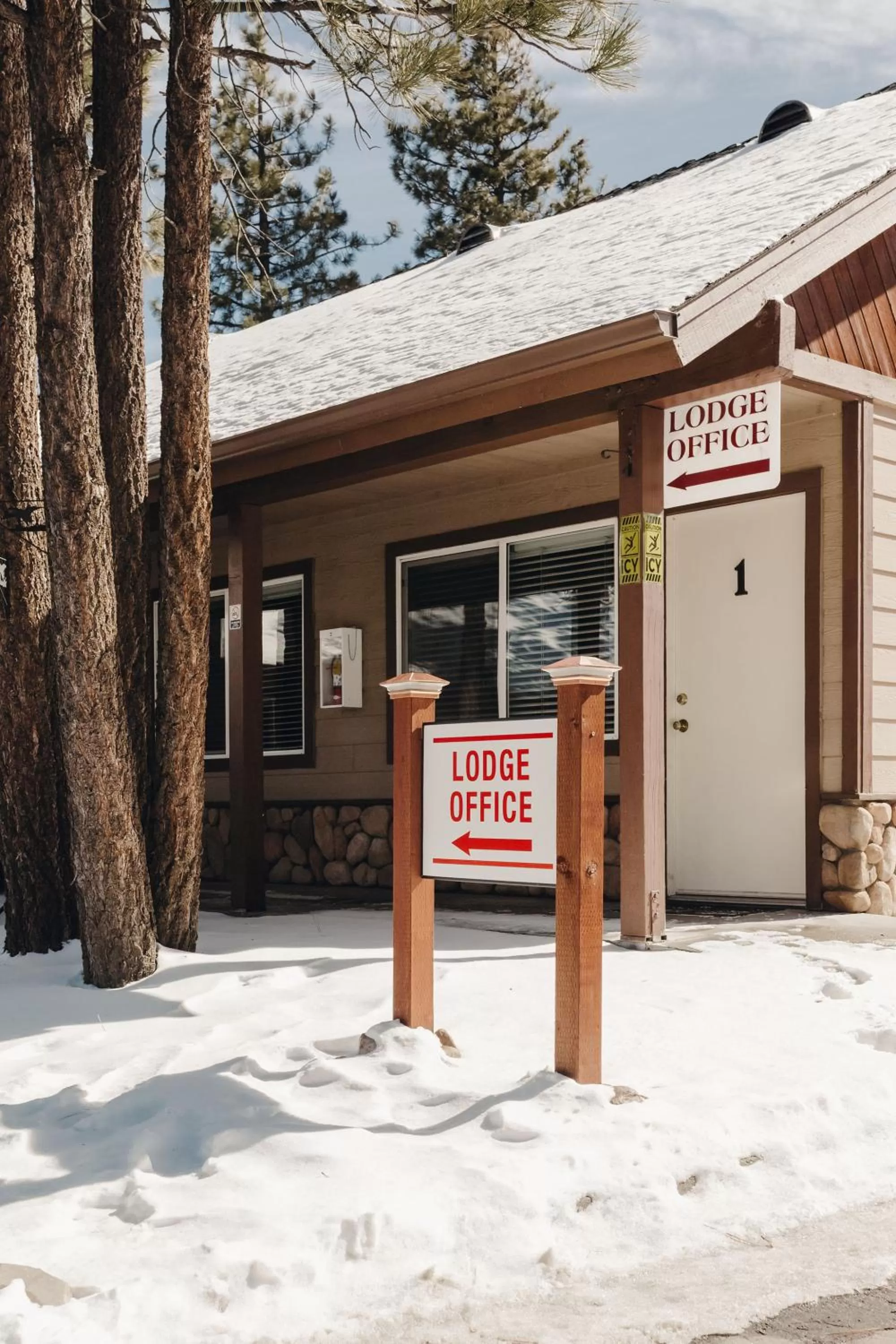 Vintage Lakeside Inn