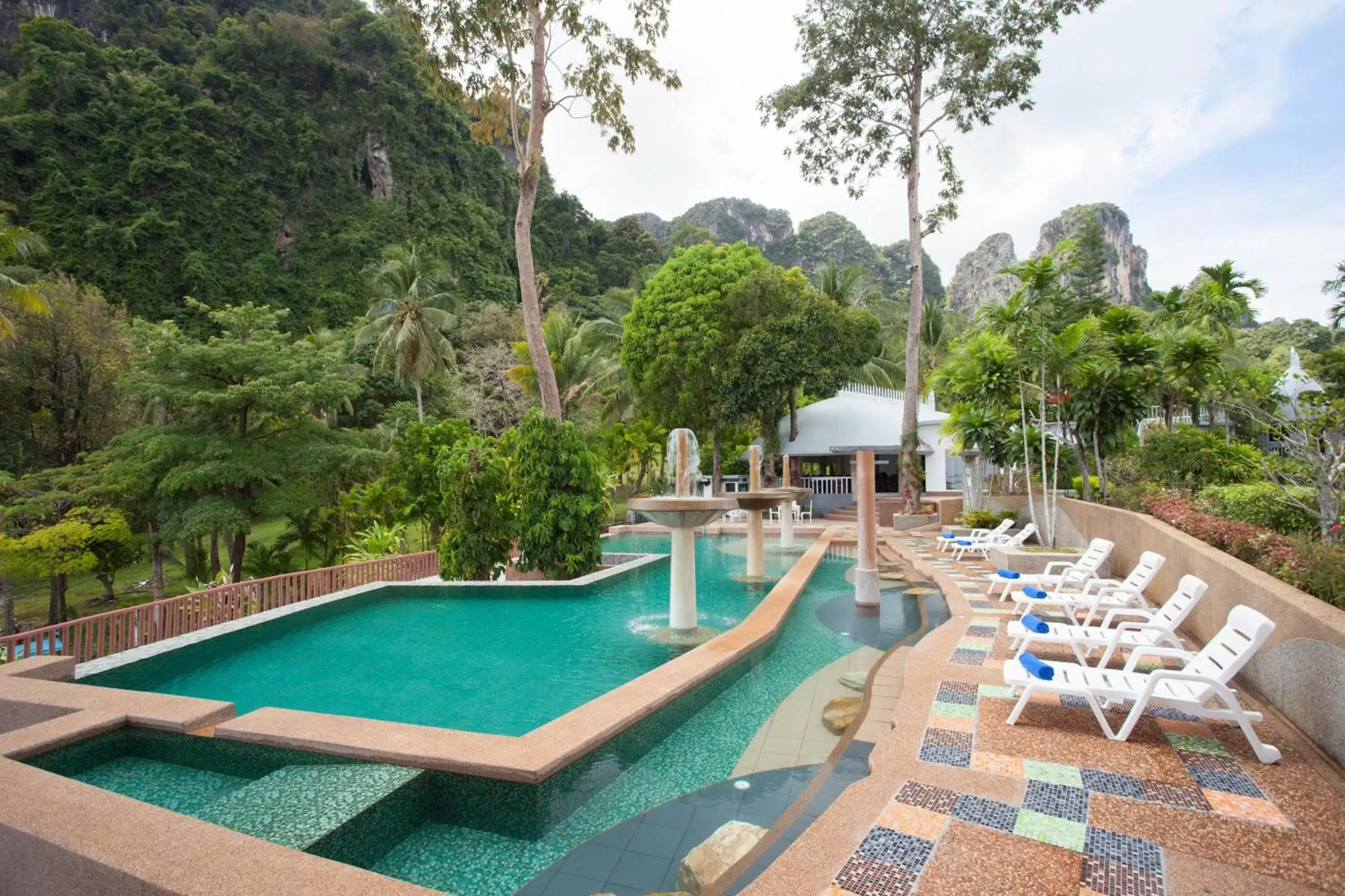 Restaurant/places to eat, Swimming Pool in Arawan Krabi Beach Resort