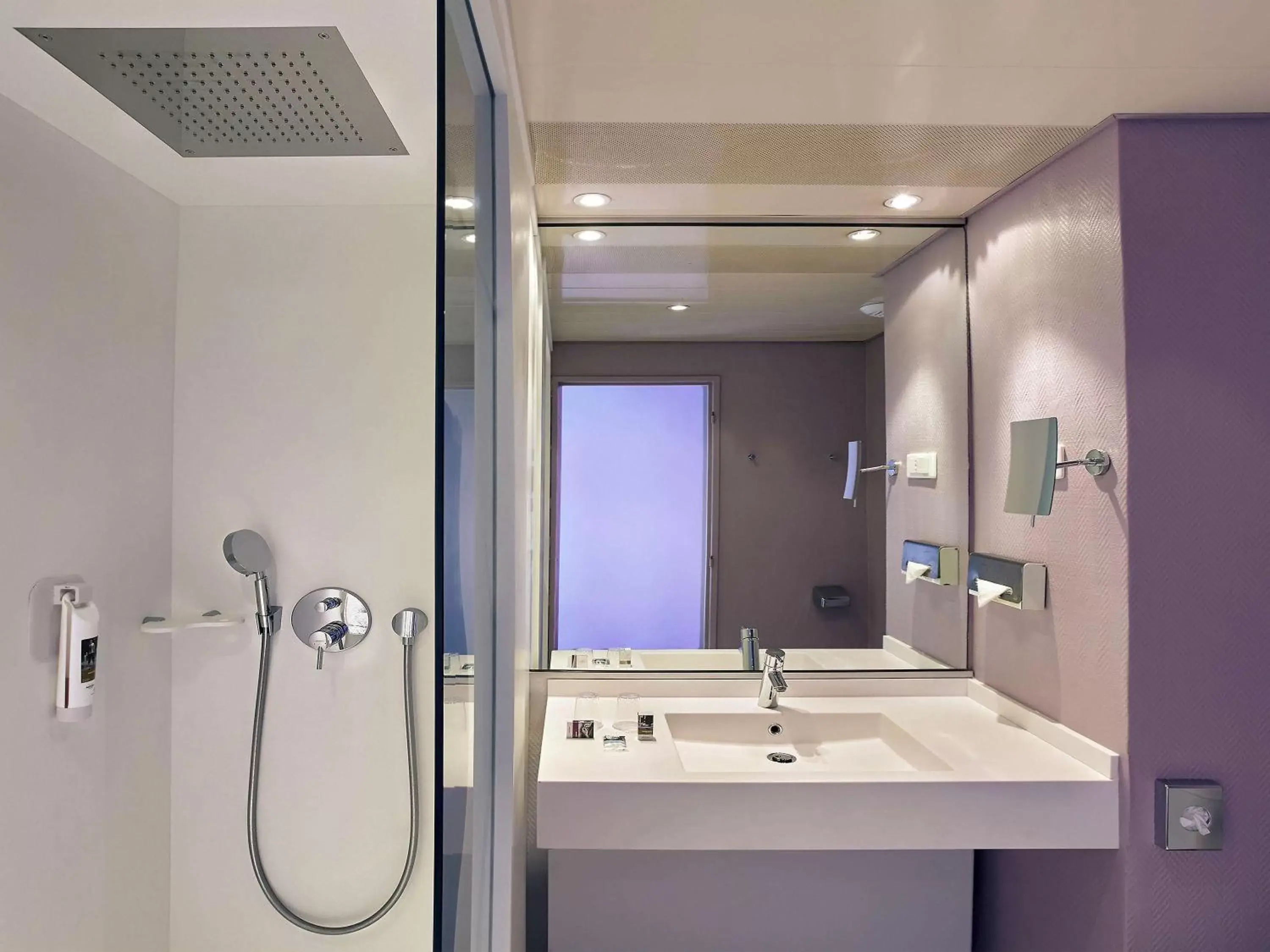 Photo of the whole room, Bathroom in Mercure Metz Centre