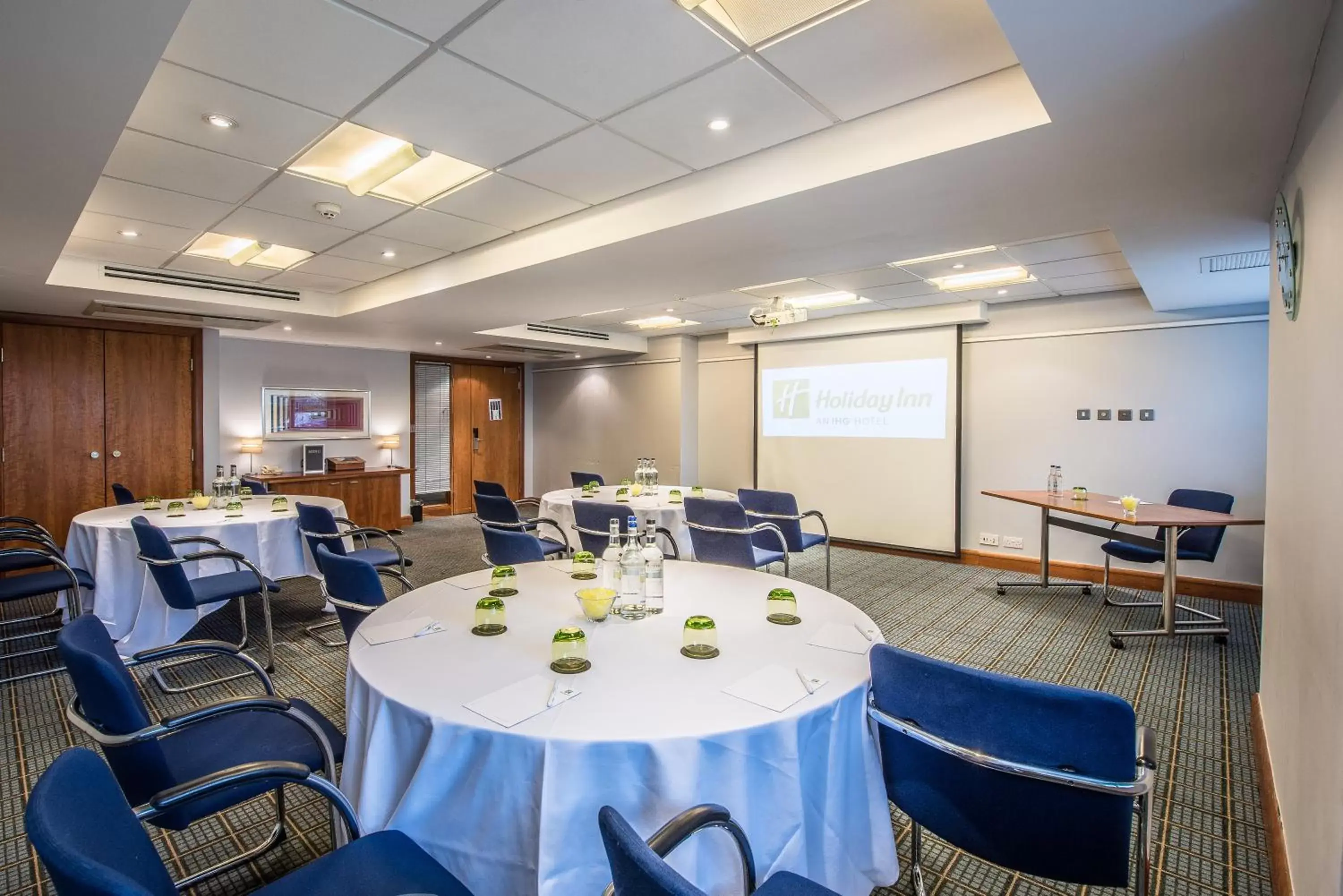 Meeting/conference room, Restaurant/Places to Eat in Holiday Inn Cambridge, an IHG Hotel