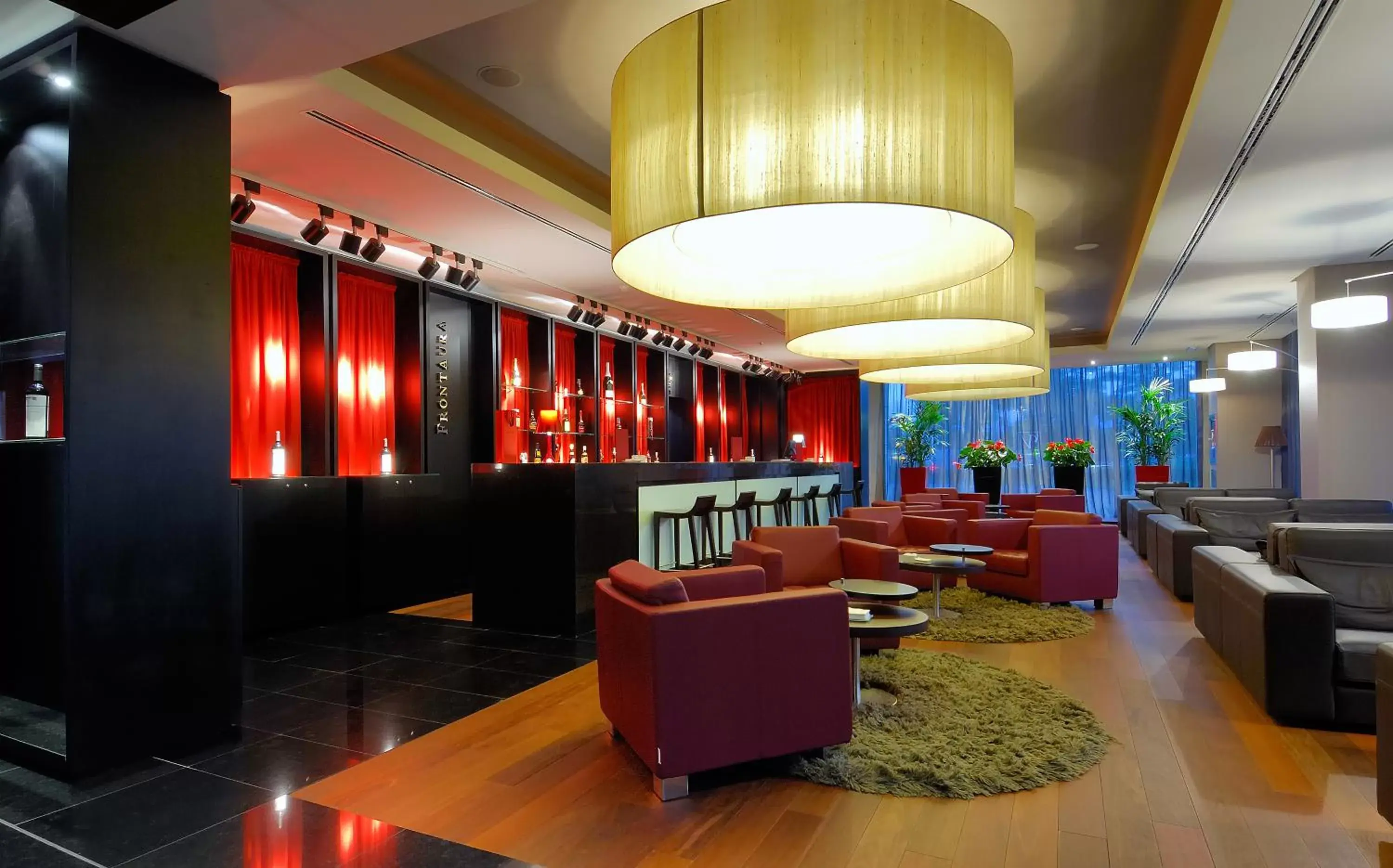 Lounge or bar, Lobby/Reception in Vincci Frontaura