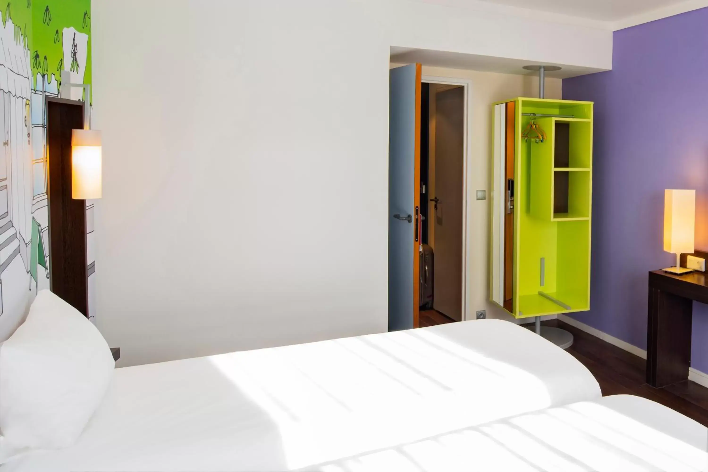 Bedroom, Bed in ibis Styles Evry Courcouronnes