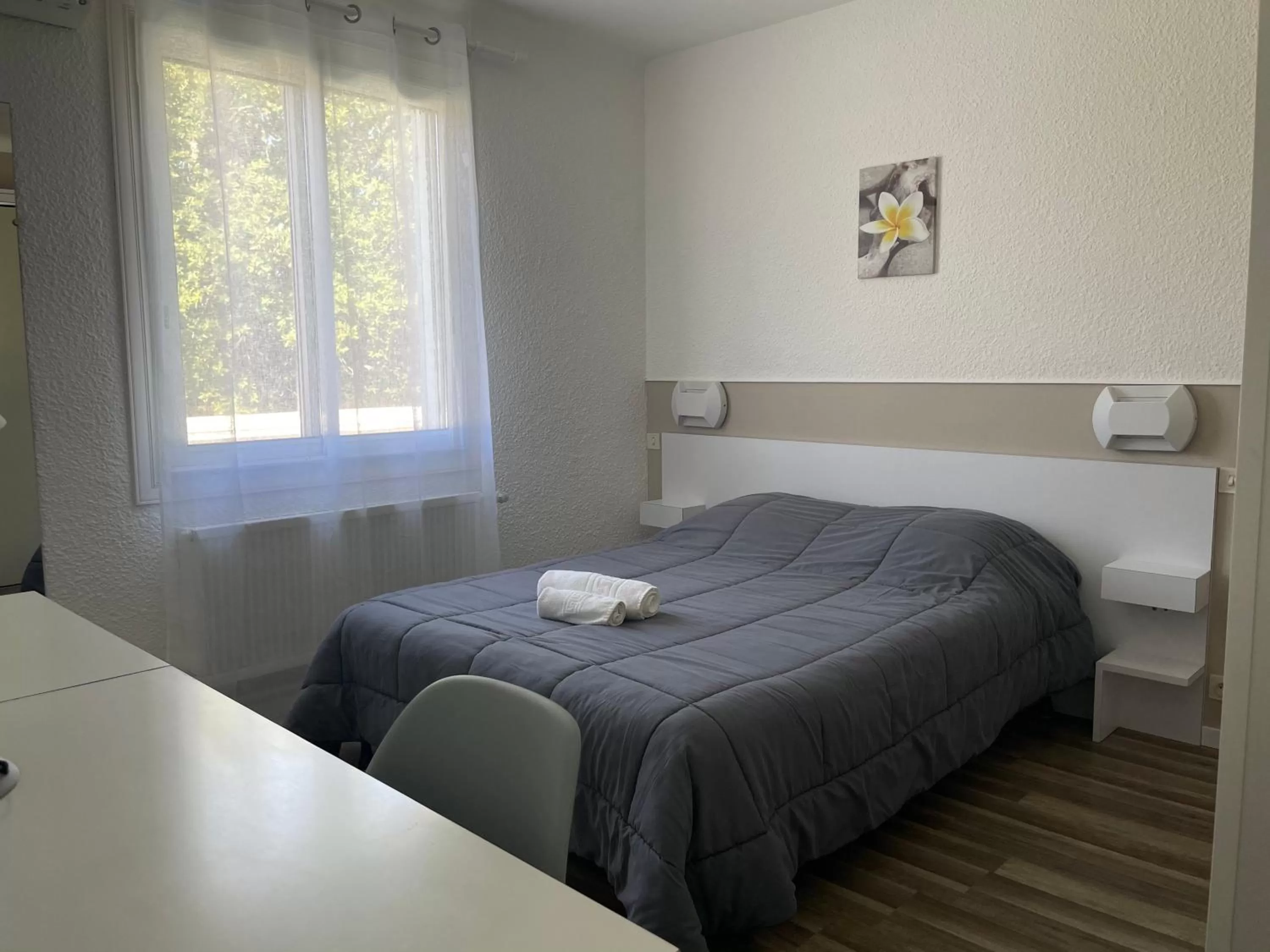 Bed in Hotel Les Chênes