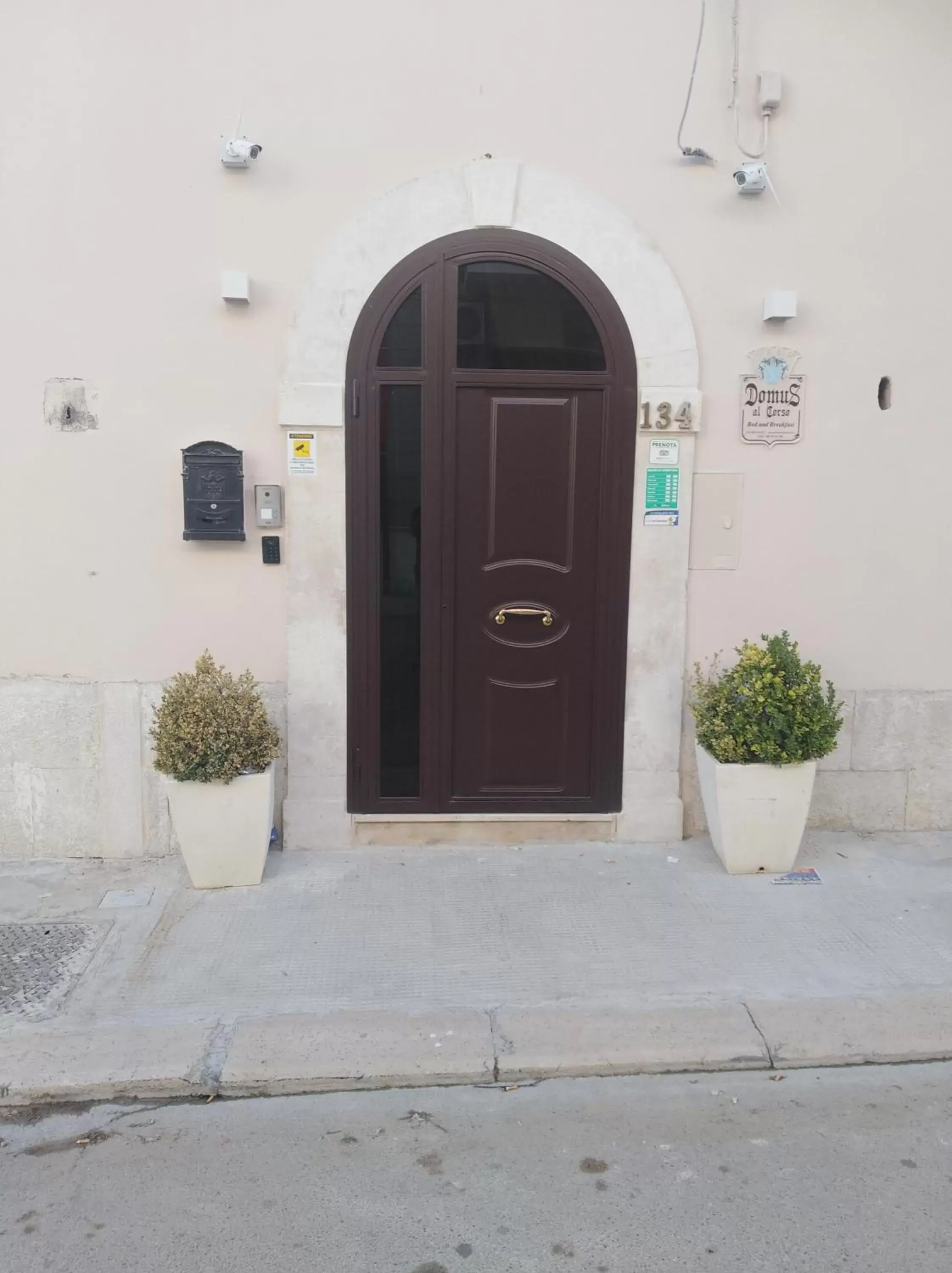 Facade/entrance in DomuS al Corso B&B