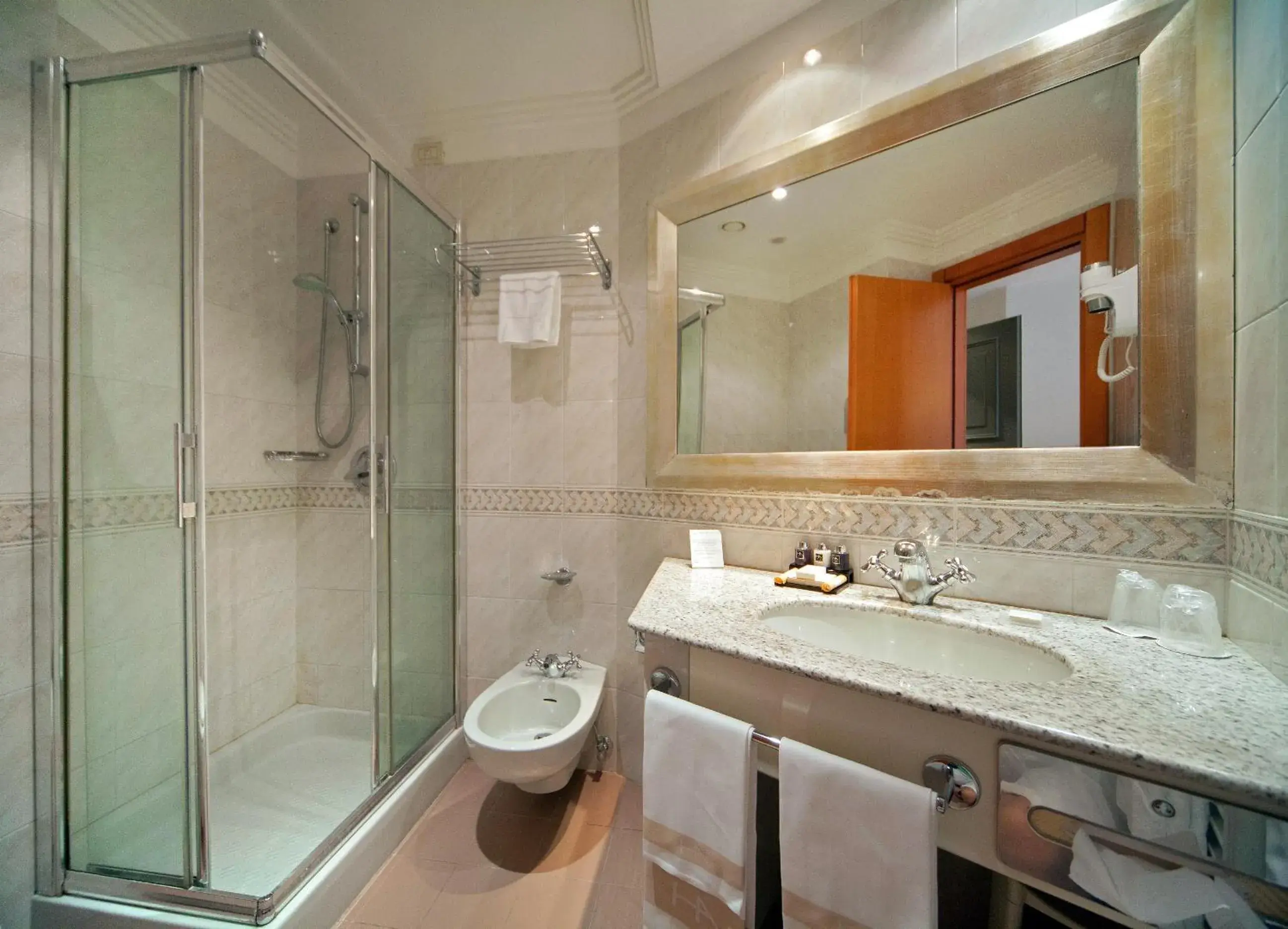 Bathroom in Hotel Ambasciatori