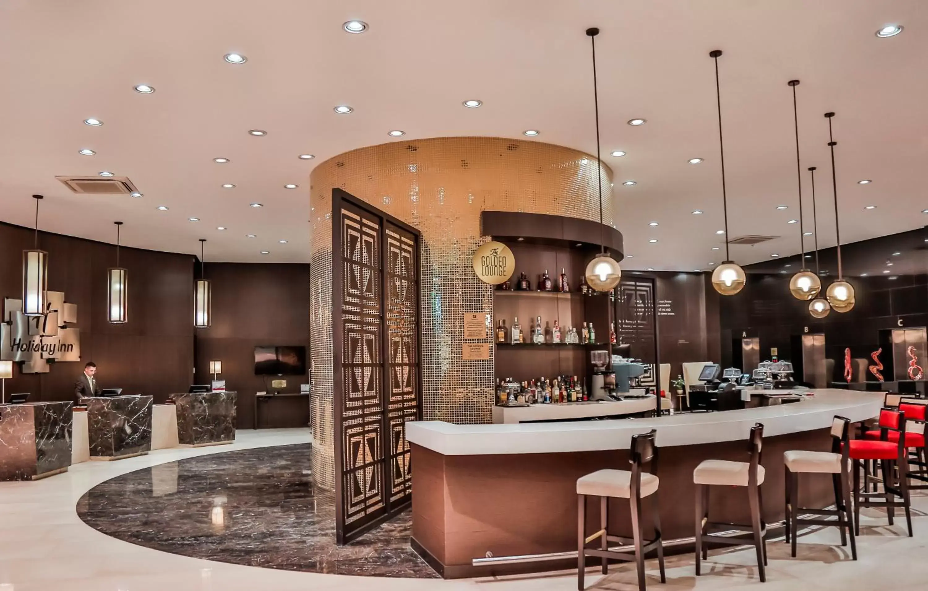 Lobby or reception, Lounge/Bar in Holiday Inn Bucaramanga Cacique, an IHG Hotel