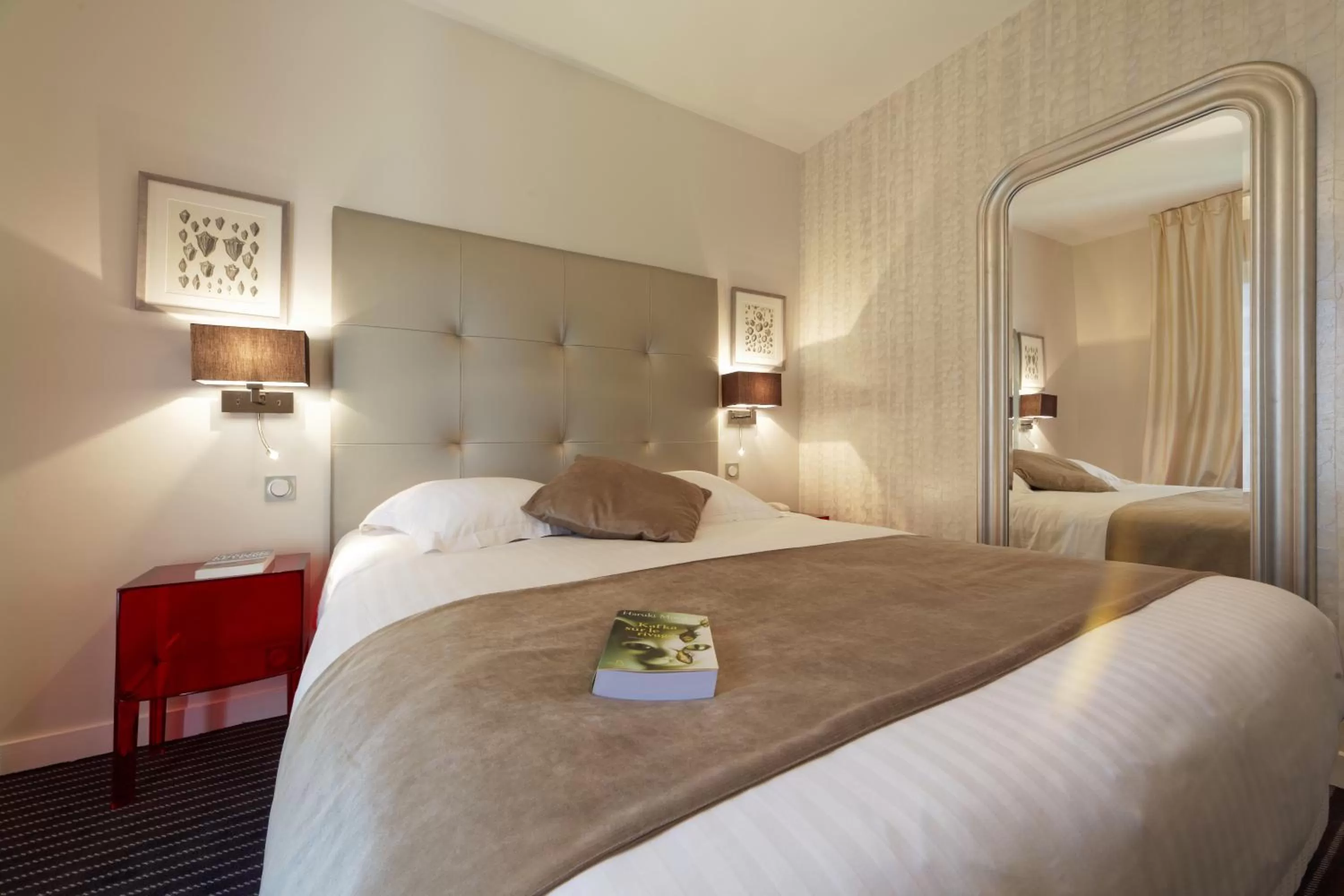 Bedroom, Bed in Hôtel La Résidence des Artistes