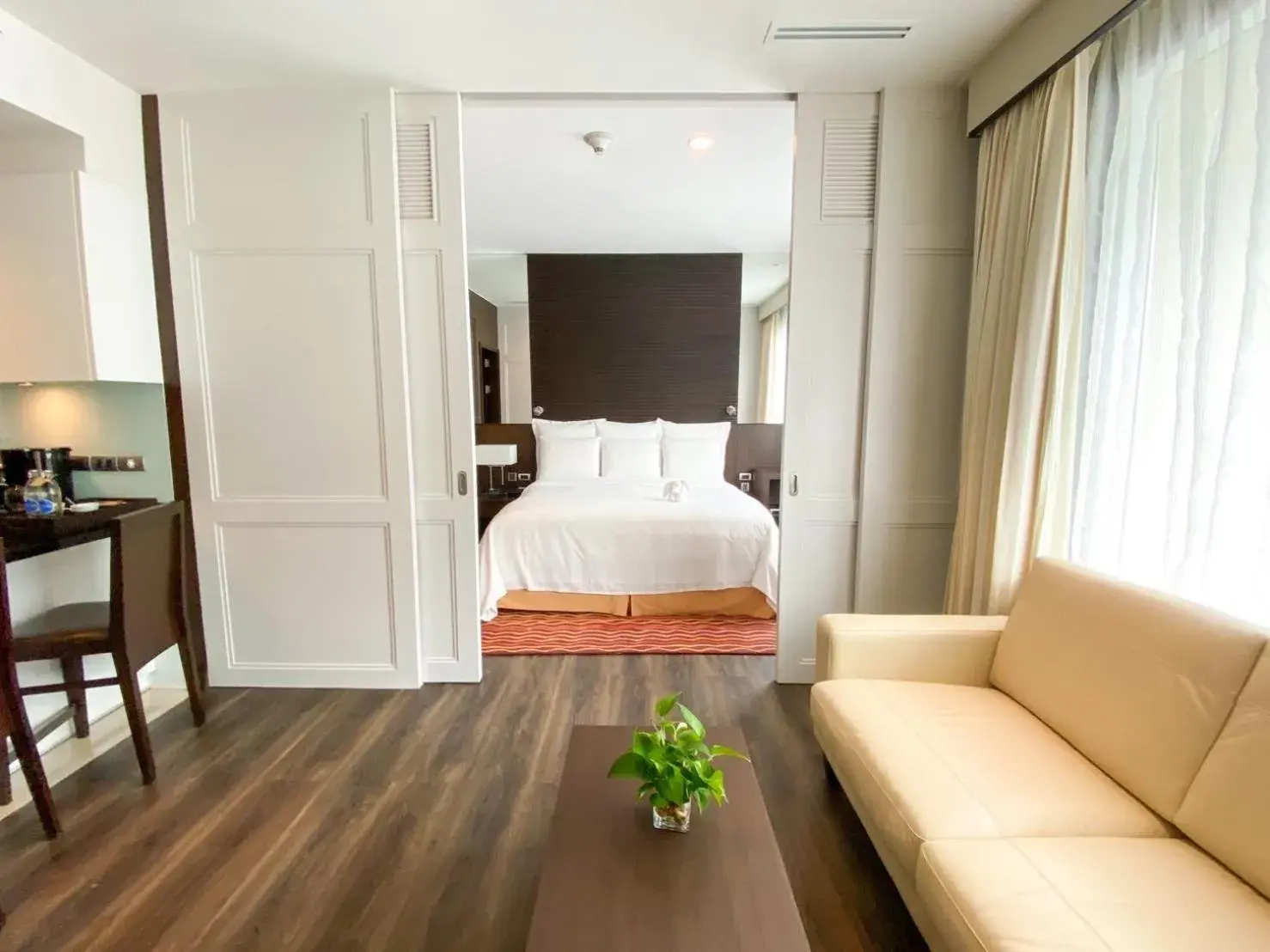 Living room, Bed in Marriott Executive Apartments Sukhumvit Park