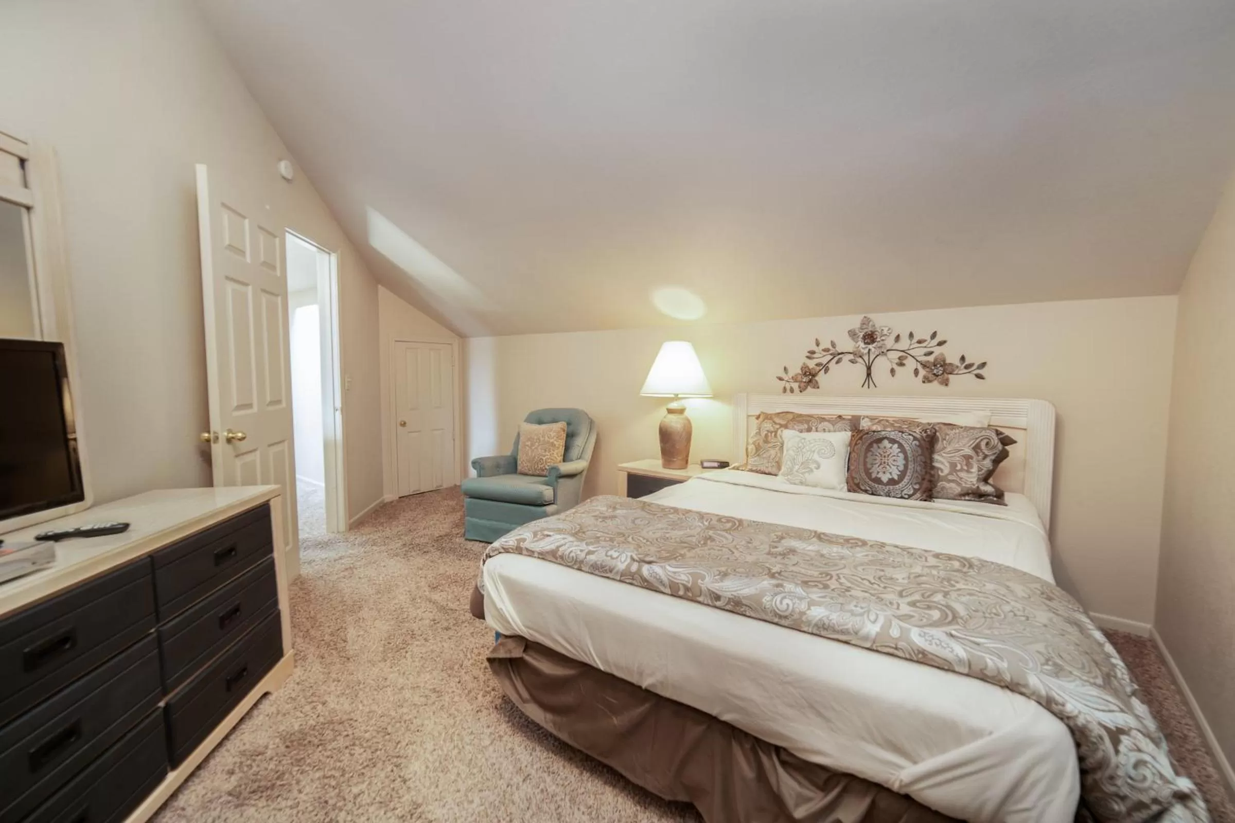 Bed in Pointe Royale Golf Resort