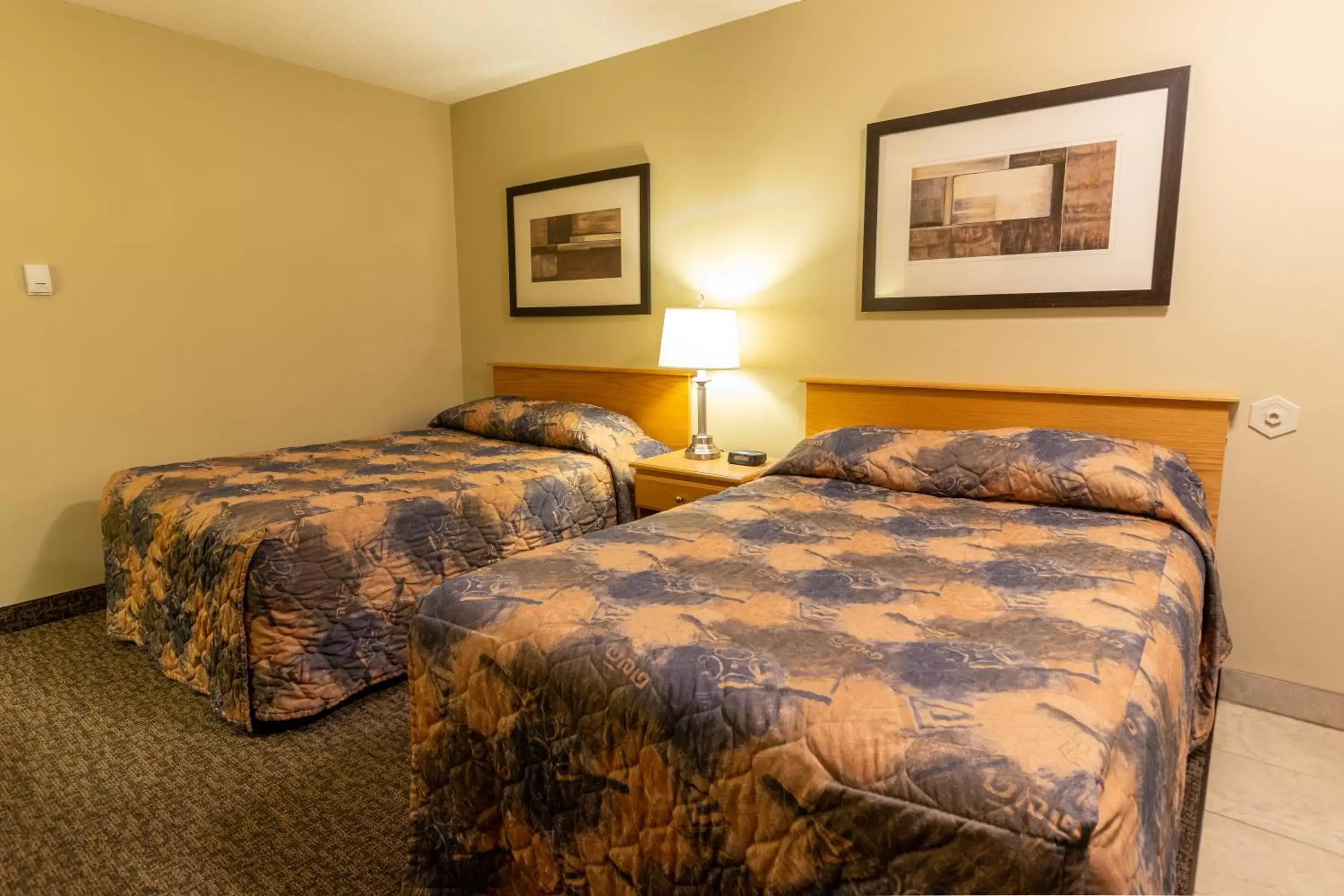 Bed in BCMInns - Fort McMurray - Rusty's Bed in BCMInns - Fort McMurray - Rusty's