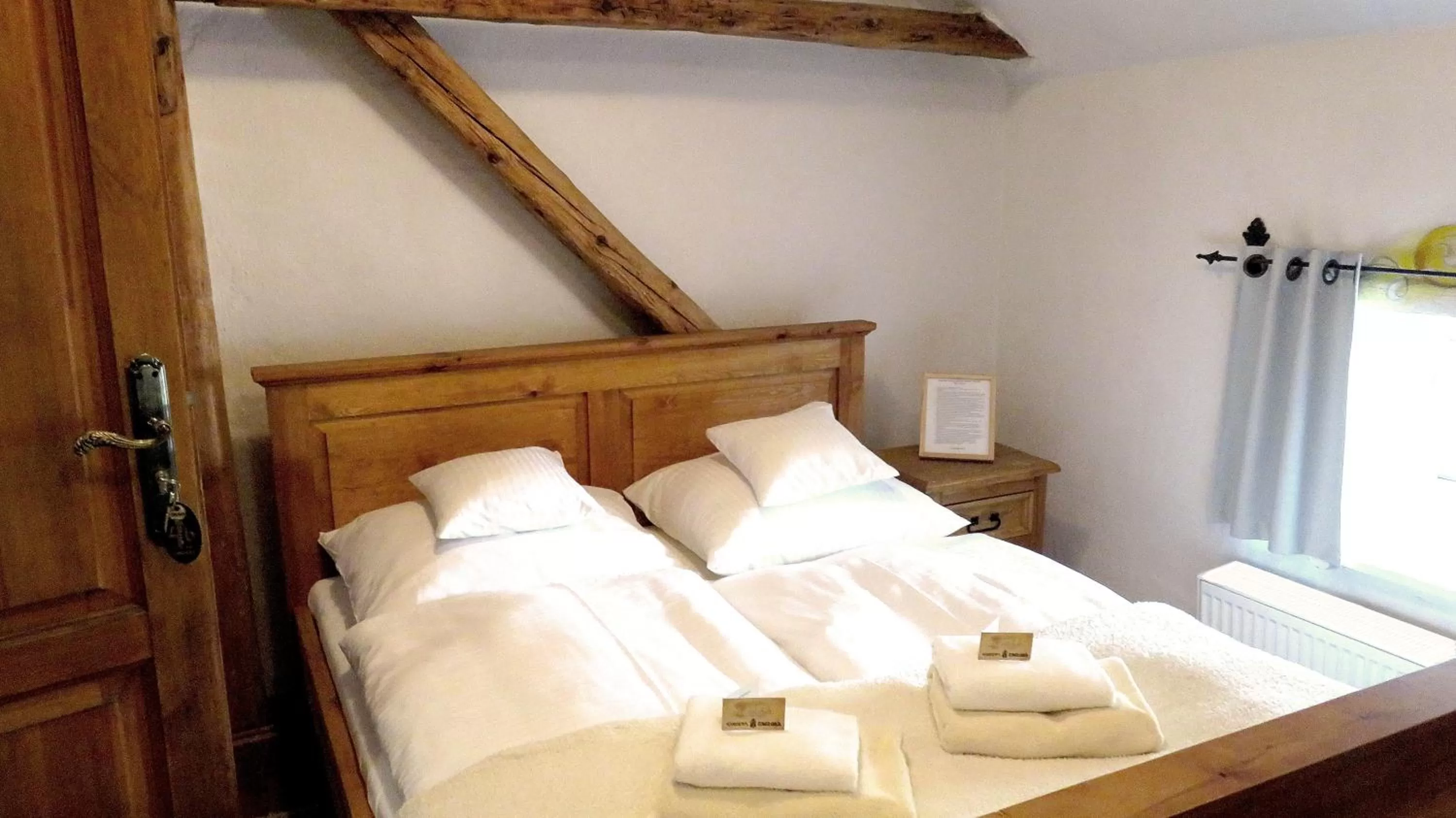 Day, Bed in Zajazd Karczma Zagłoba