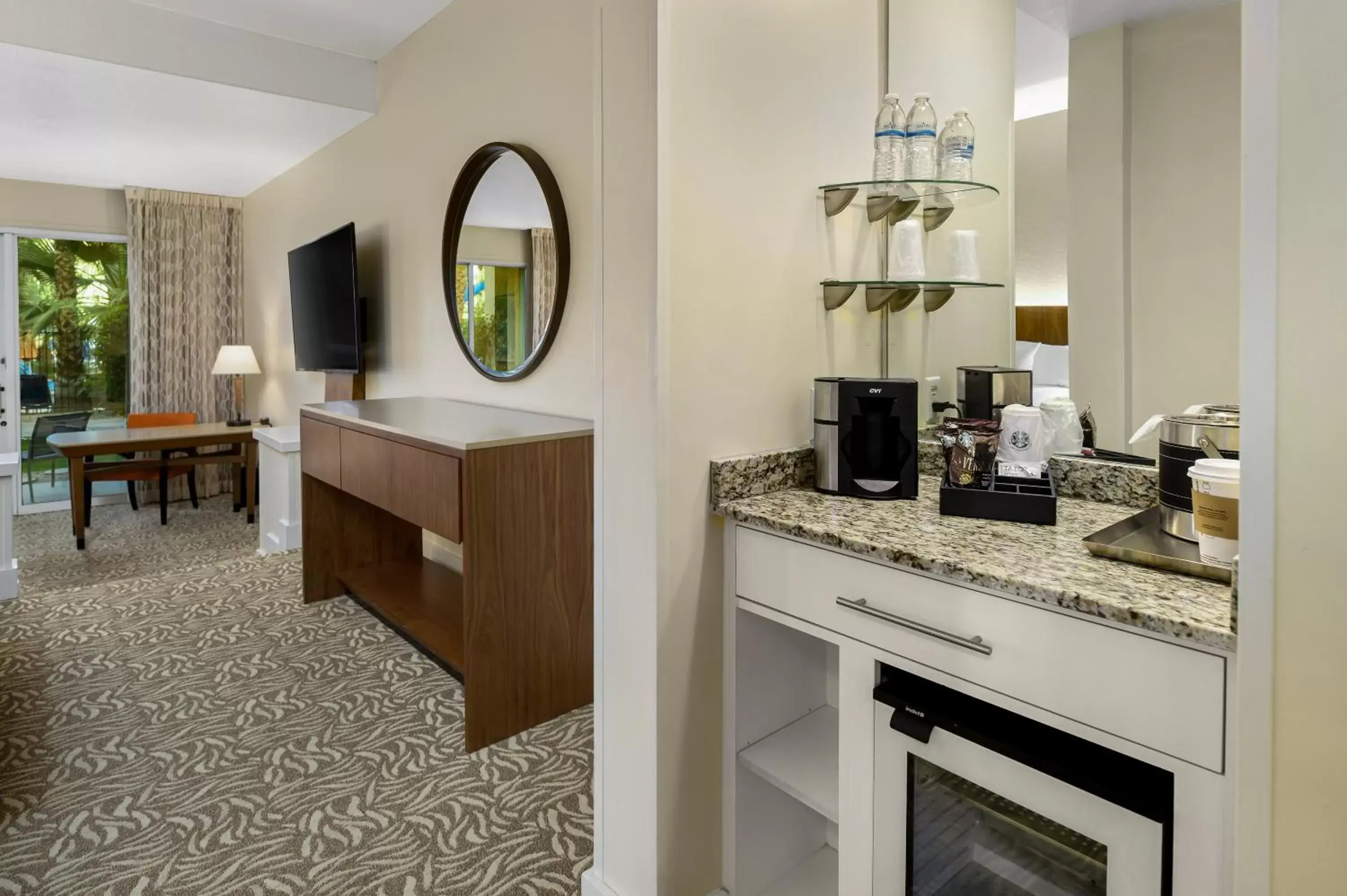 Coffee/tea facilities, TV/Entertainment Center in Hyatt Regency Indian Wells Resort & Spa