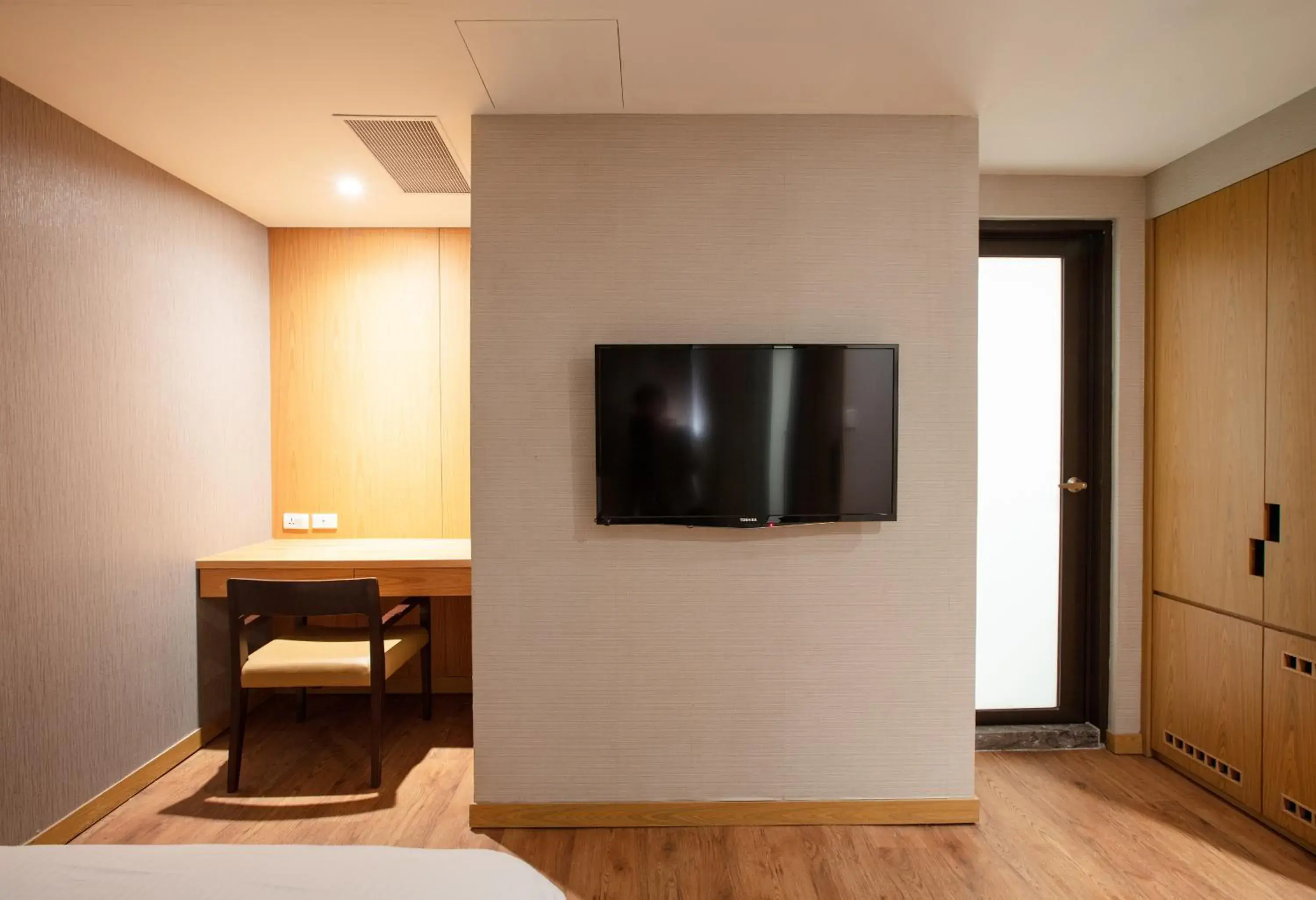 TV and multimedia, TV/Entertainment Center in Hotel Cloud