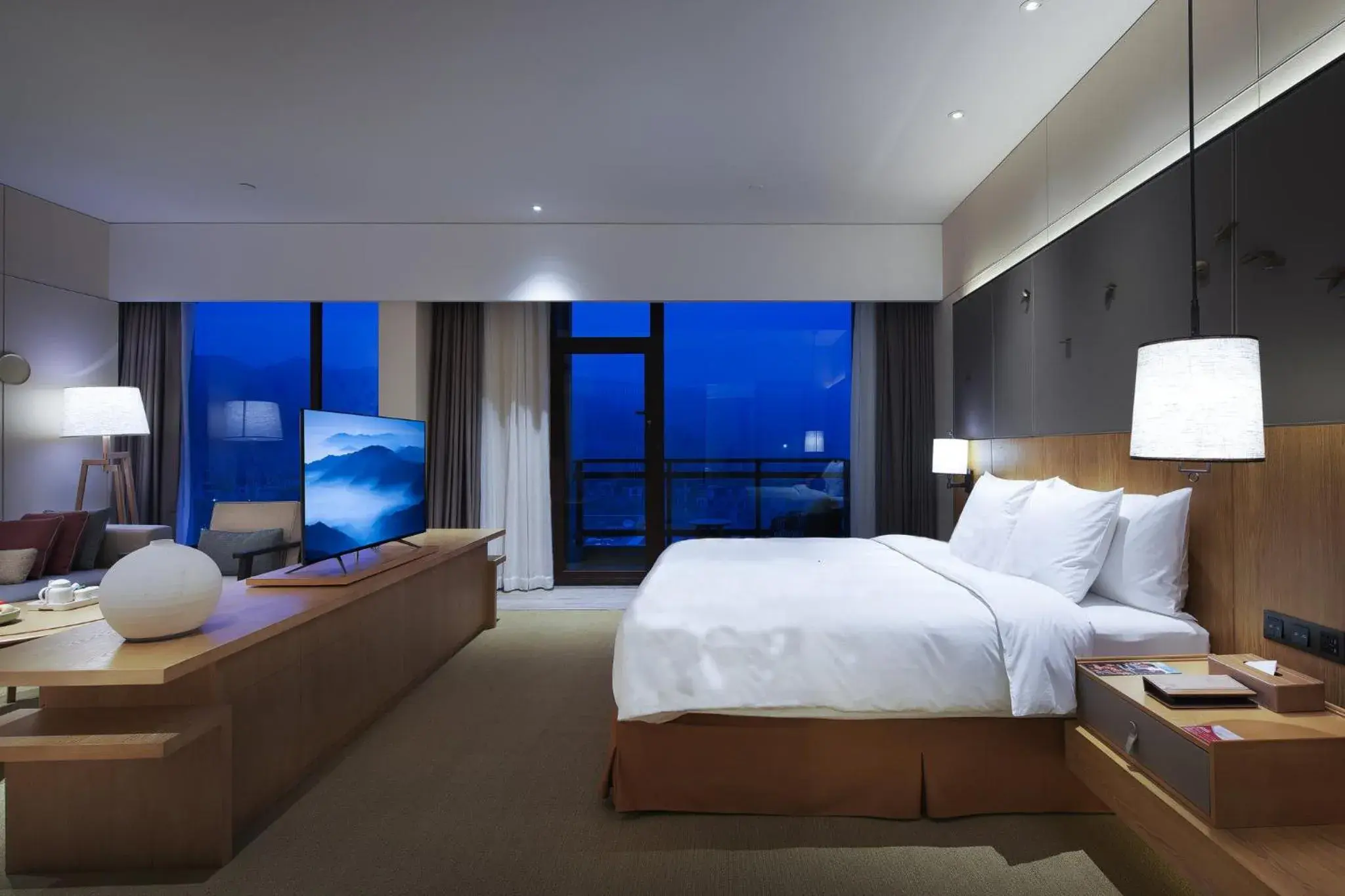 Bedroom in Crowne Plaza Nanchang Wanli, an IHG Hotel